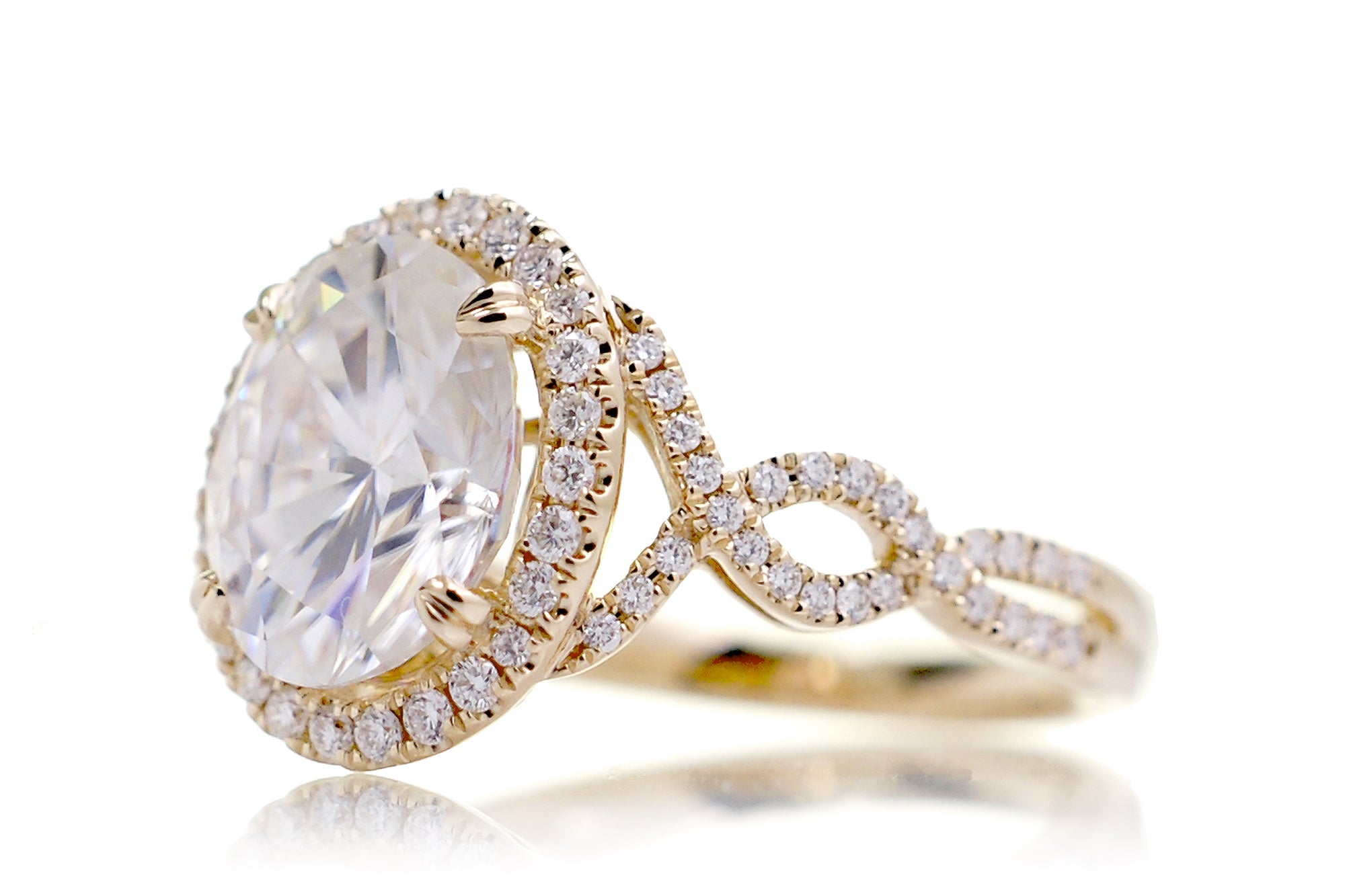 The Shelly Oval Moissanite