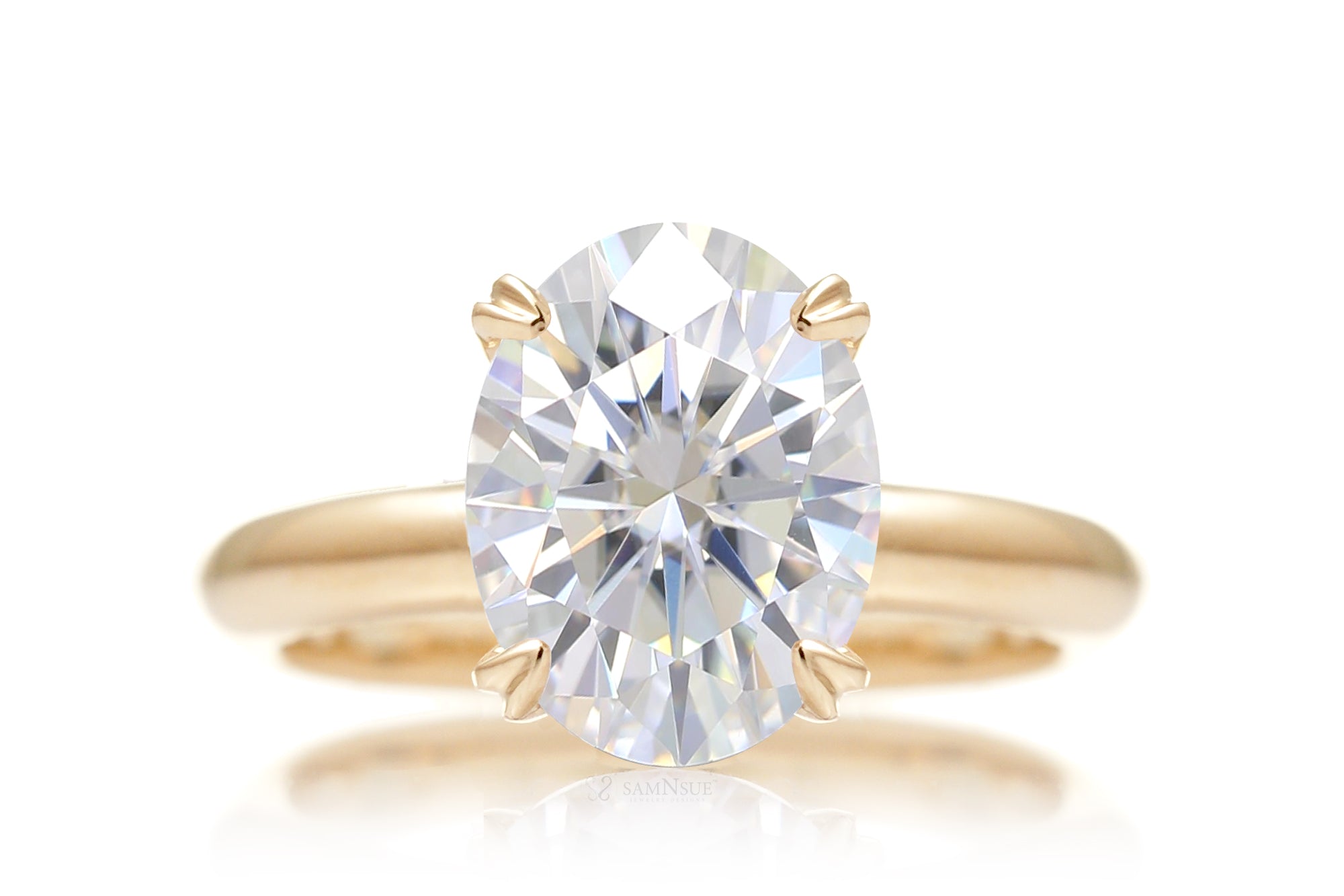 The Leila Oval Moissanite