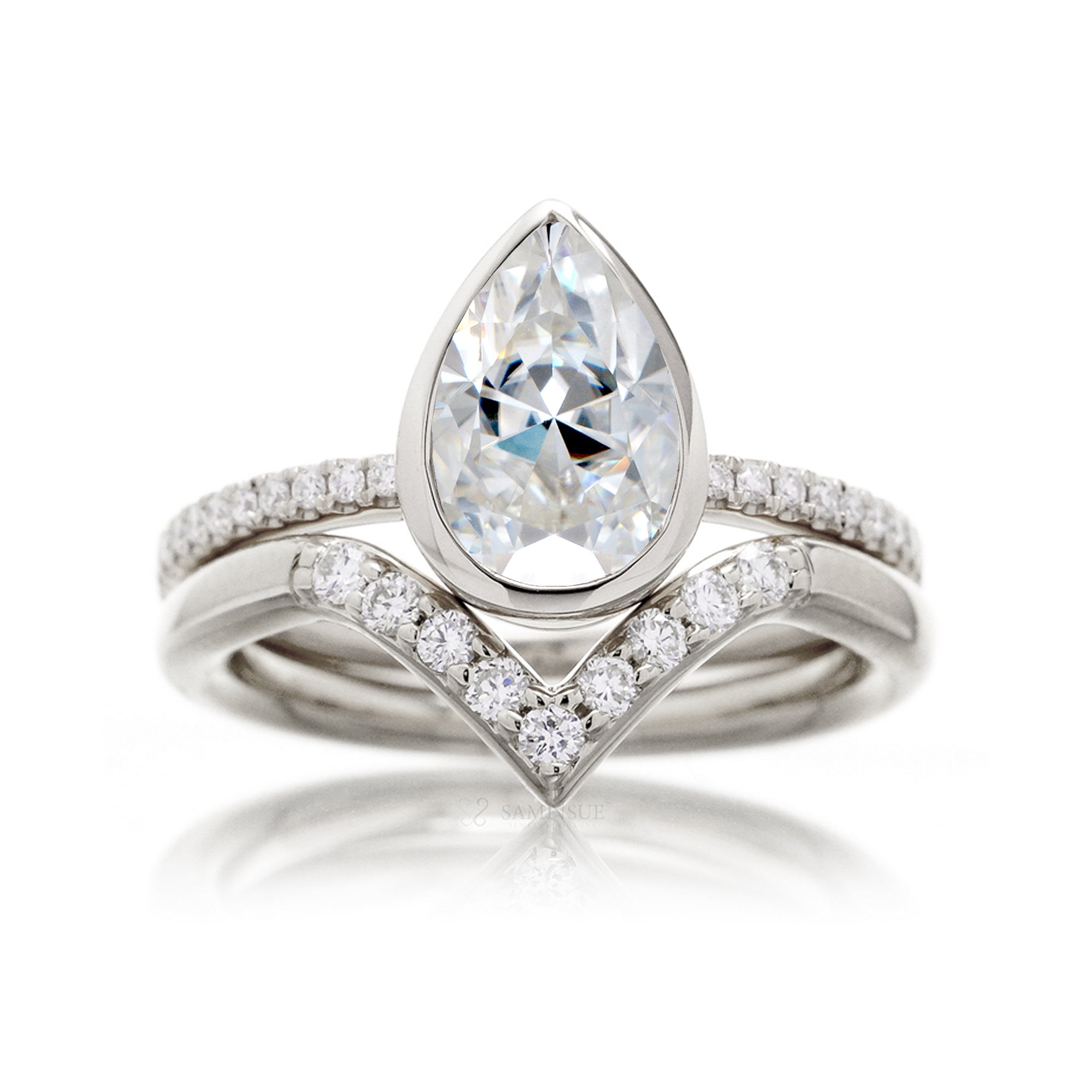 The Beverly Pear Moissanite