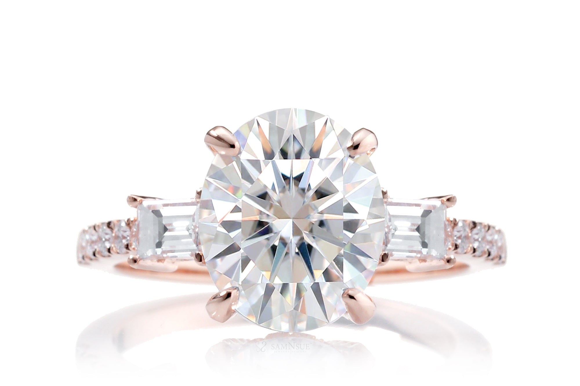The Rey Oval Moissanite