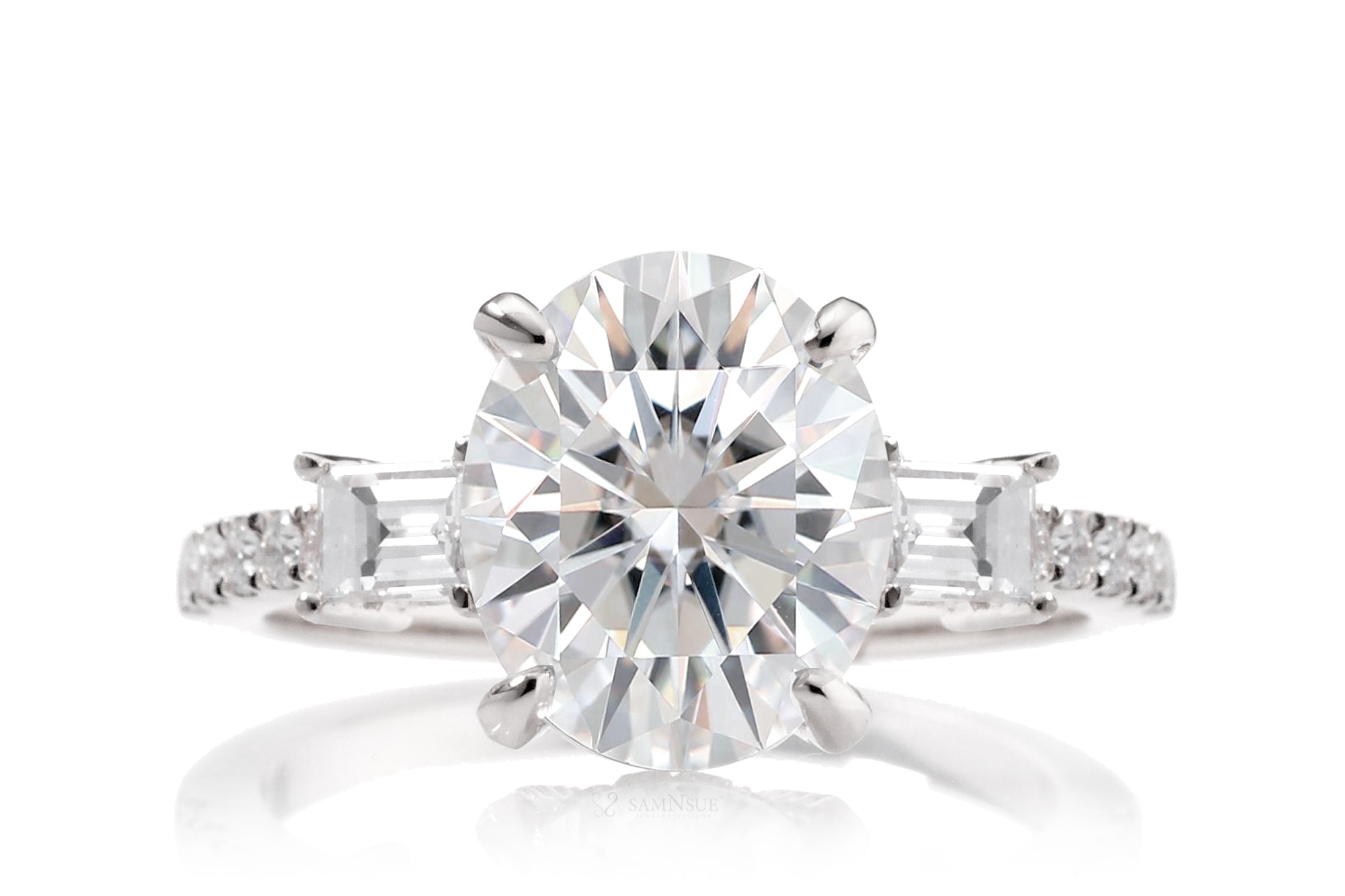 The Rey Oval Moissanite