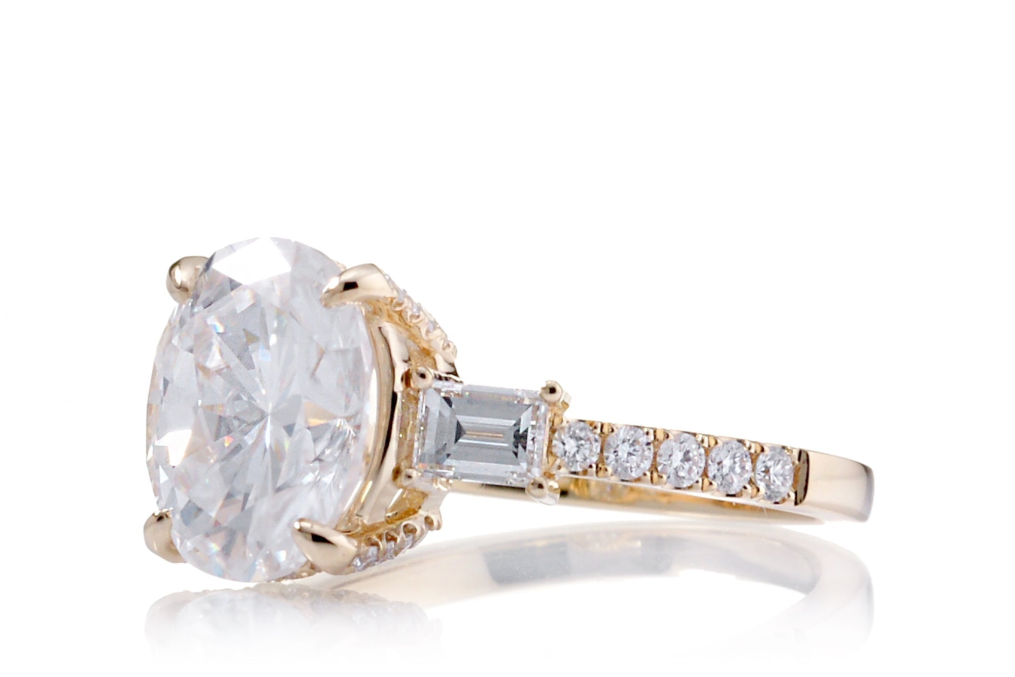 The Rey Round Moissanite Ring (Lab-Grown)