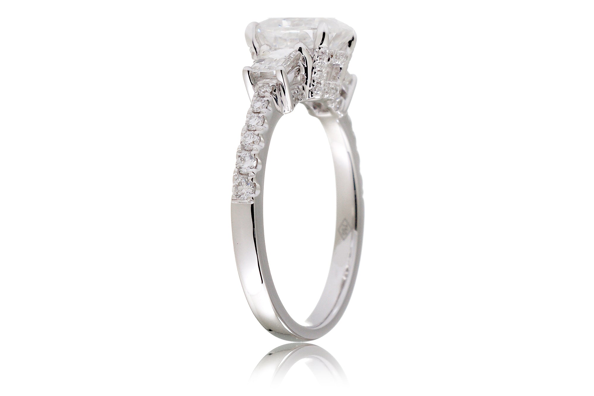 The Rey Oval Moissanite