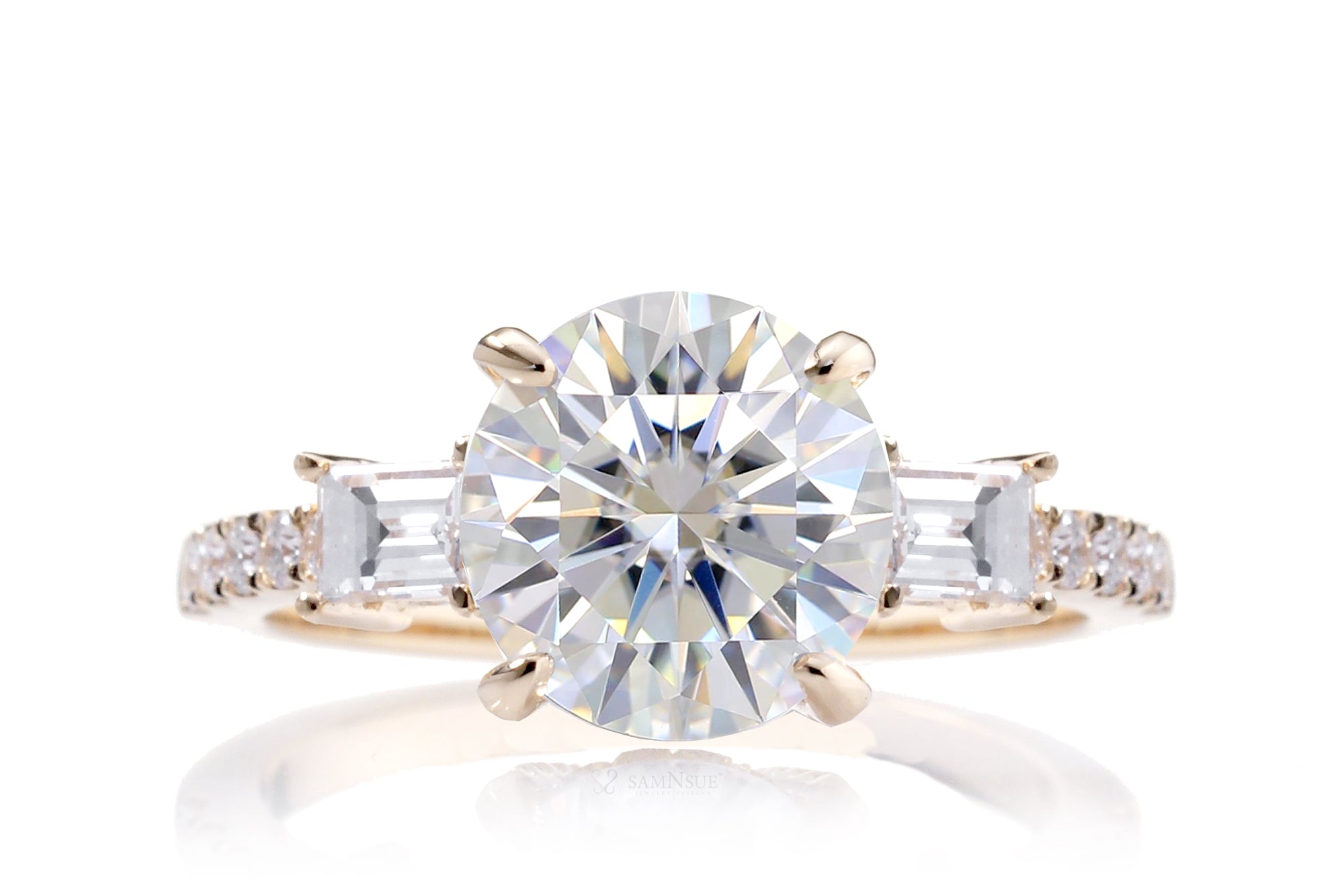 The Rey Round Moissanite Ring (Lab-Grown)