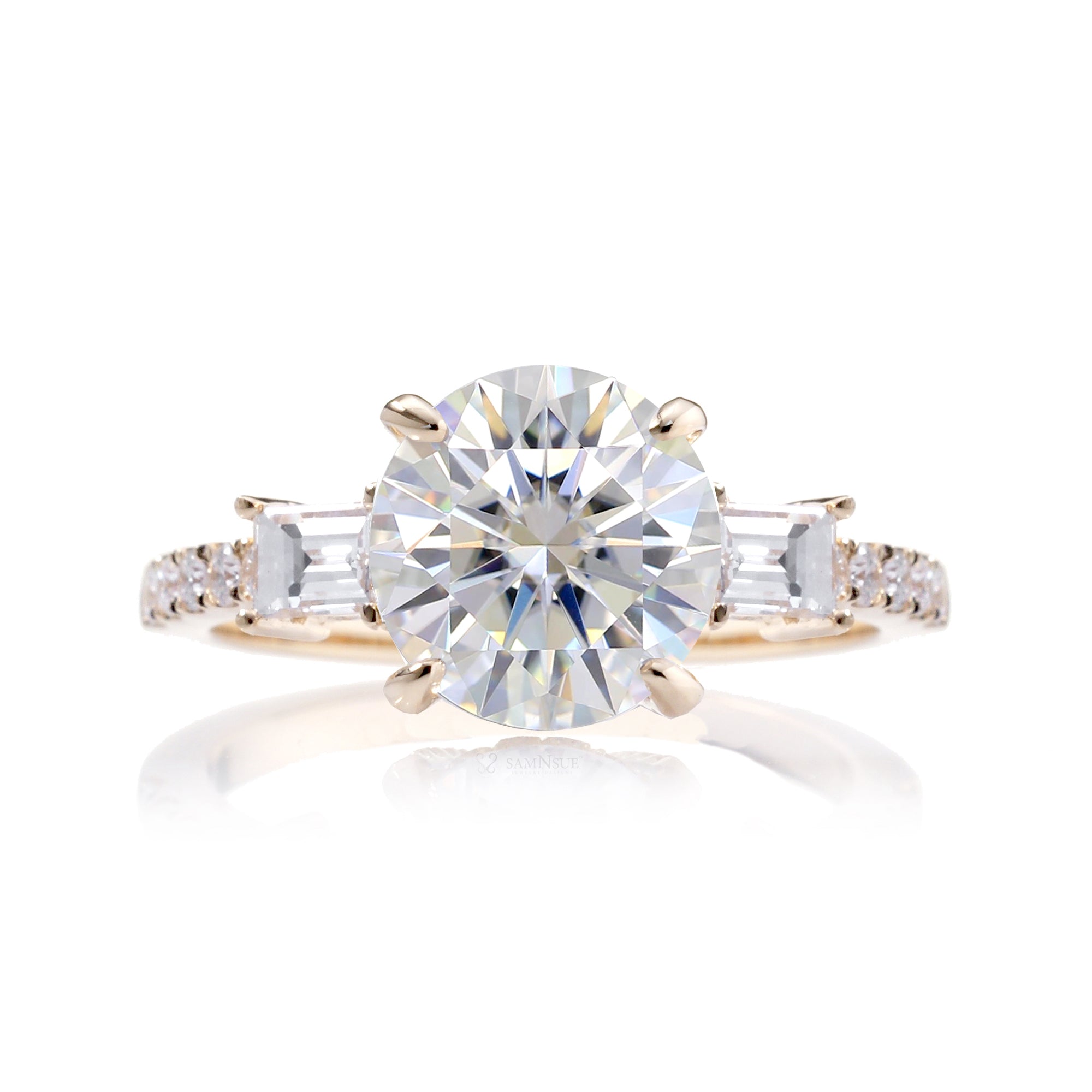 The Rey Round Moissanite Ring (Lab-Grown)