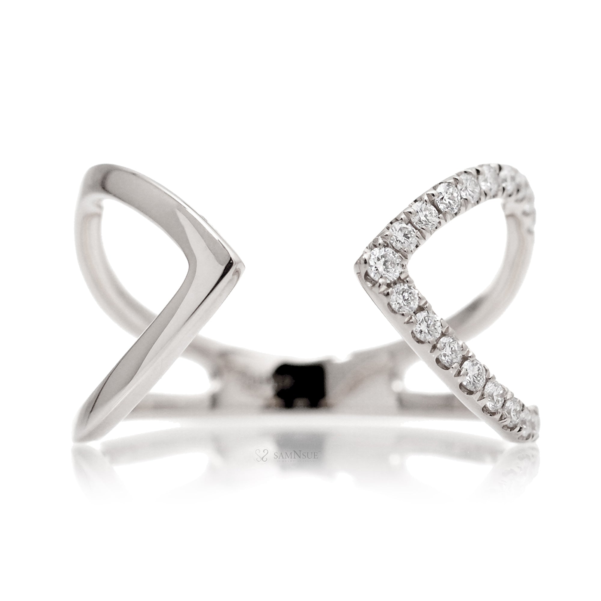Open diamond band fashion designer style double arrow white gold