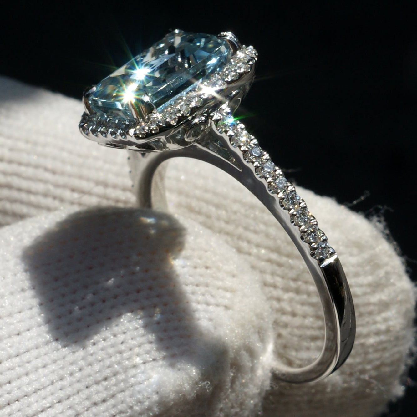 The Signature Emerald Cut Aquamarine 9x7mm Platinum