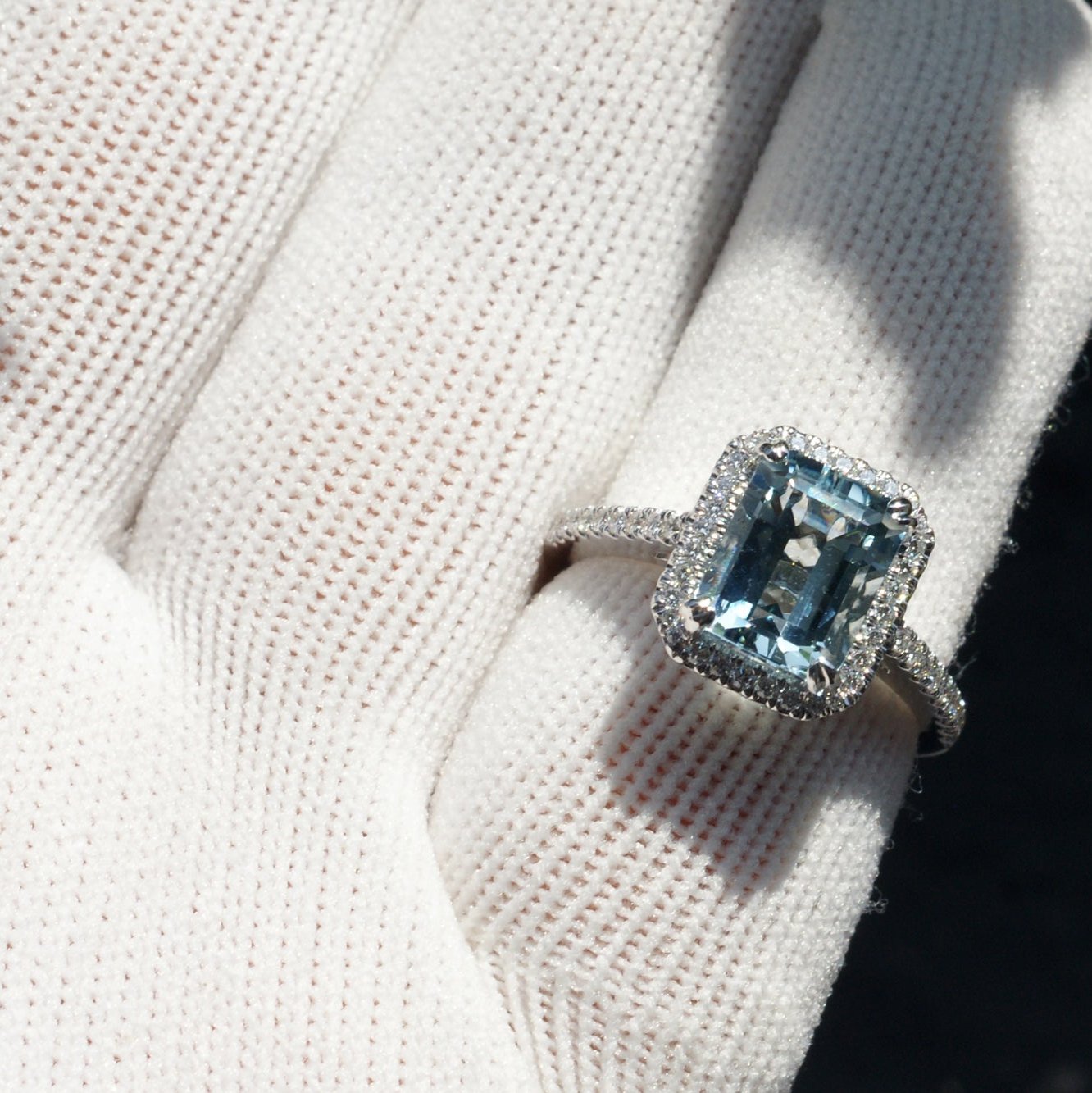 The Signature Emerald Cut Aquamarine 9x7mm Platinum