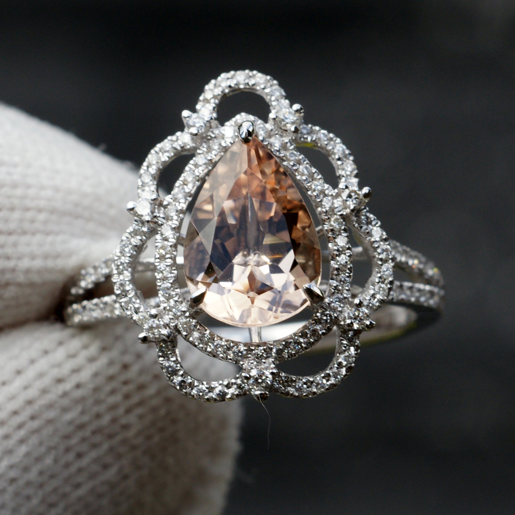 The Anastasia Pear Morganite Ring (10x7)