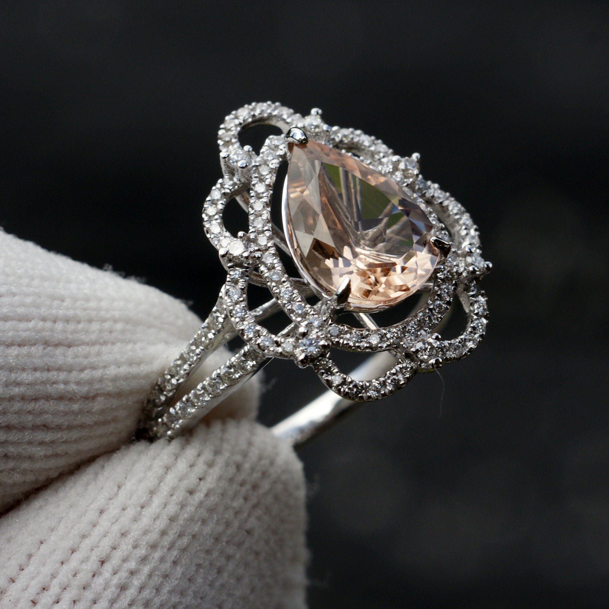 The Anastasia Pear Morganite Ring (10x7)