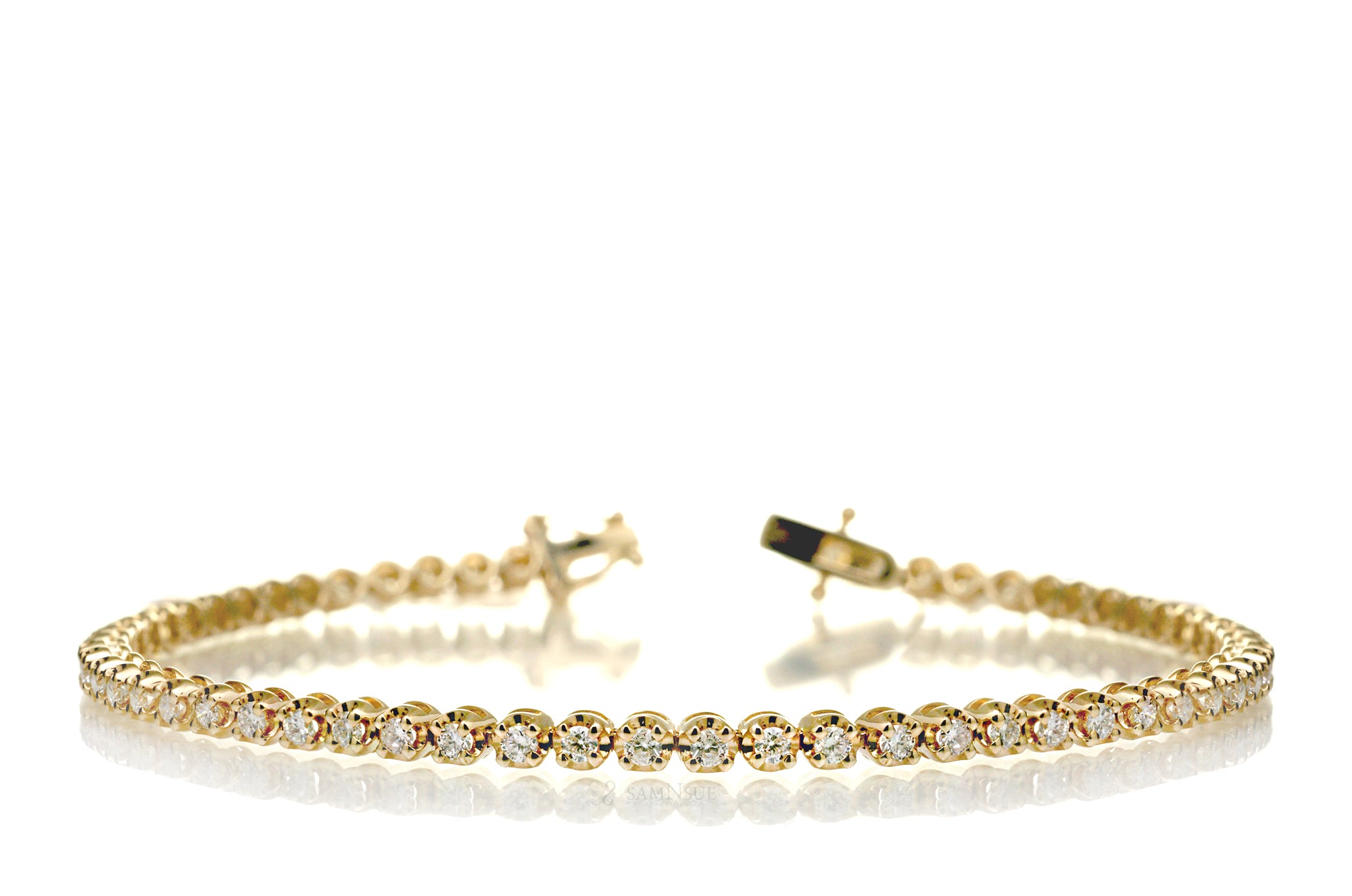 Everyday diamond tennis bracelet in yellow gold