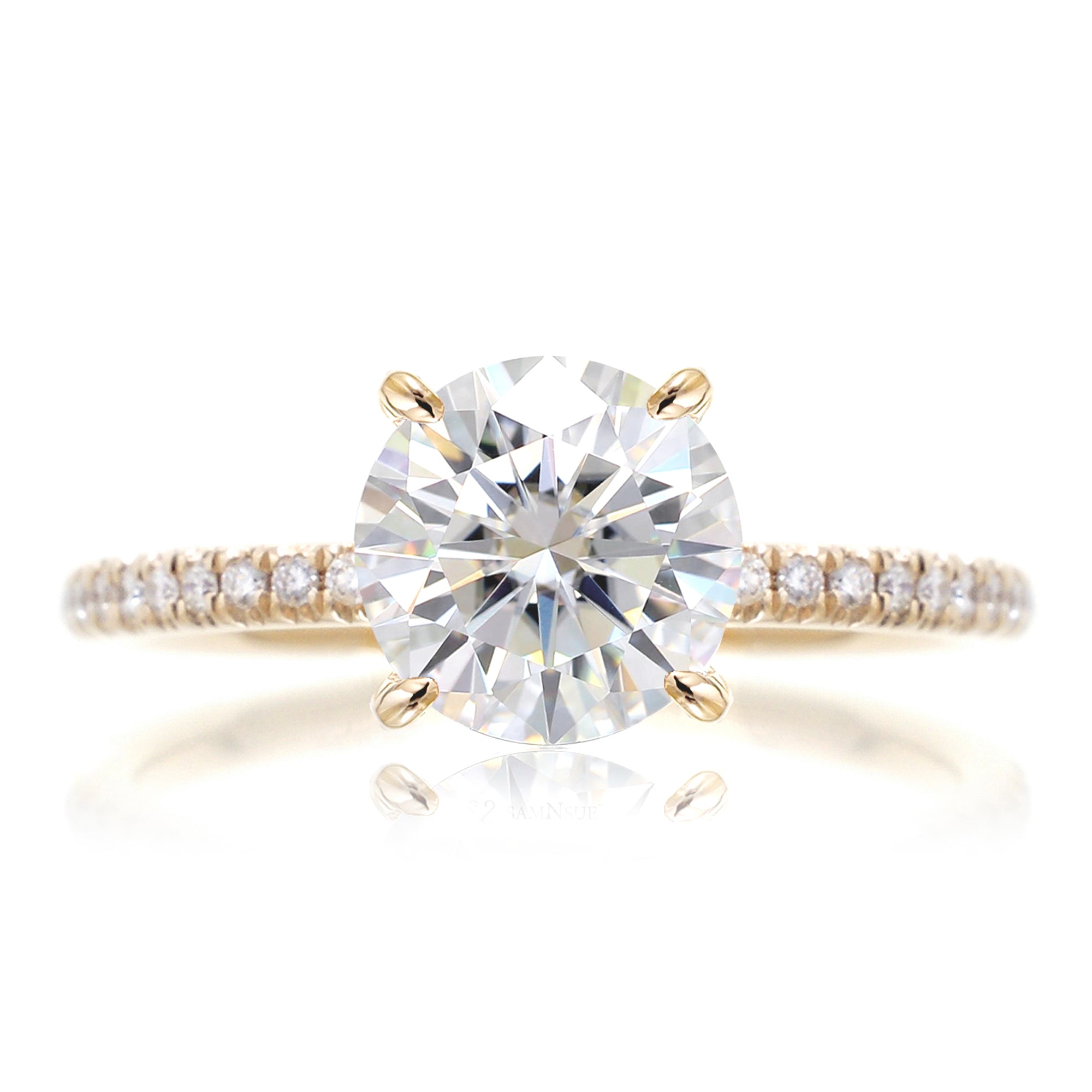 Round cut lab-grown diamond engagement ring yellow gold - The Ava