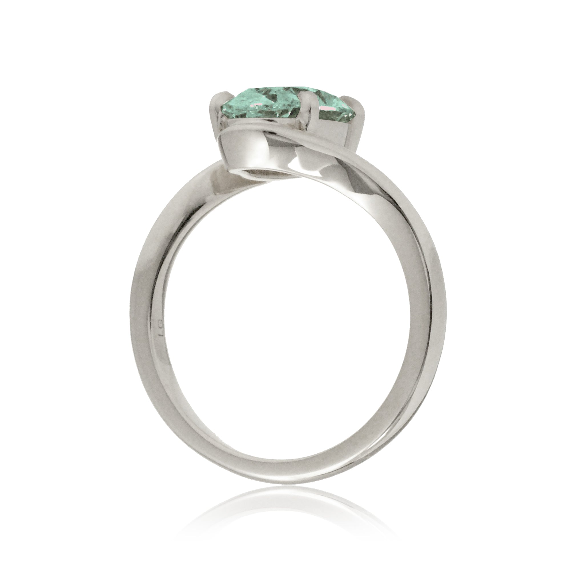 Elegant Green Sapphire Ring in White Gold – Oval Gemstone with Diamonds