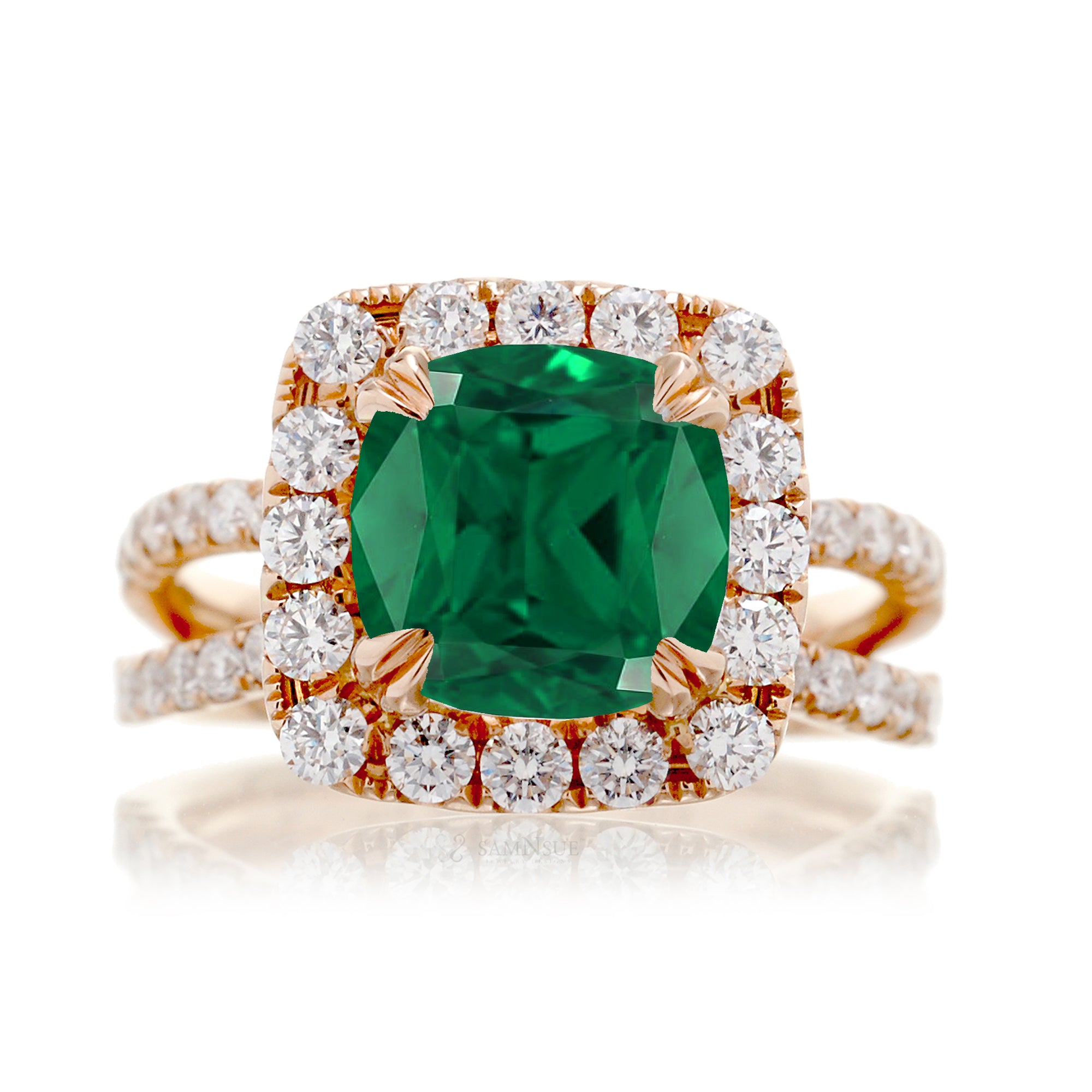 Cushion cut emerald diamond halo and splitvband in rose gold