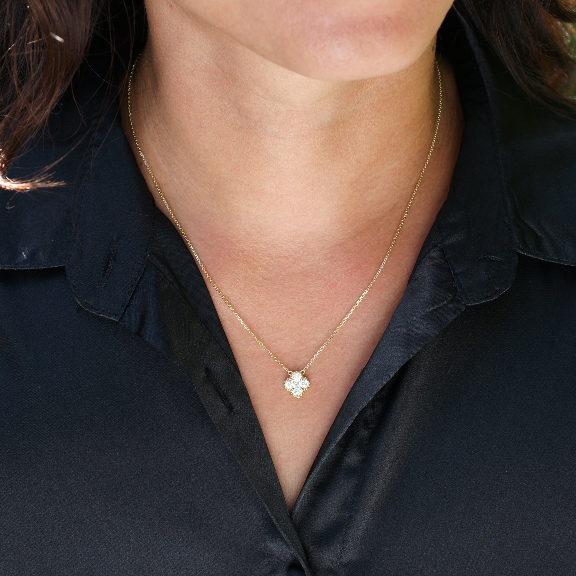 Diamond clover necklace in yellow gold