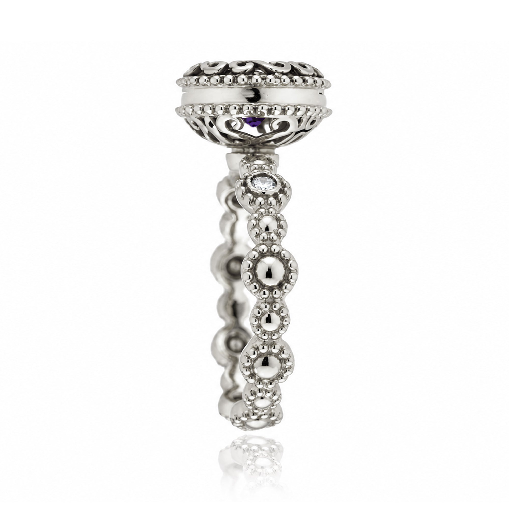 The Nilda Oval Amethyst Ring