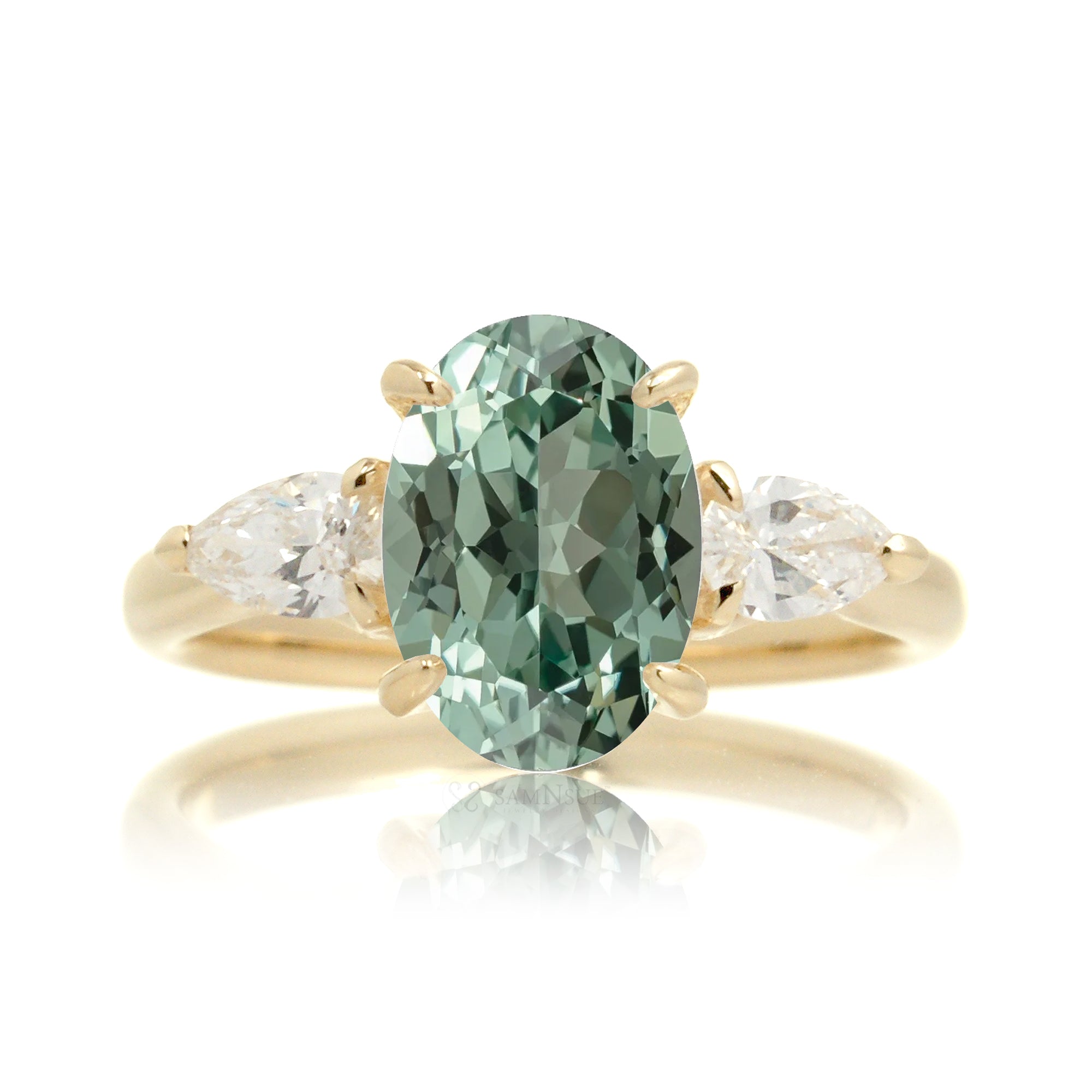 The Iris Oval Cut Green Sapphire Ring (Lab-Grown)