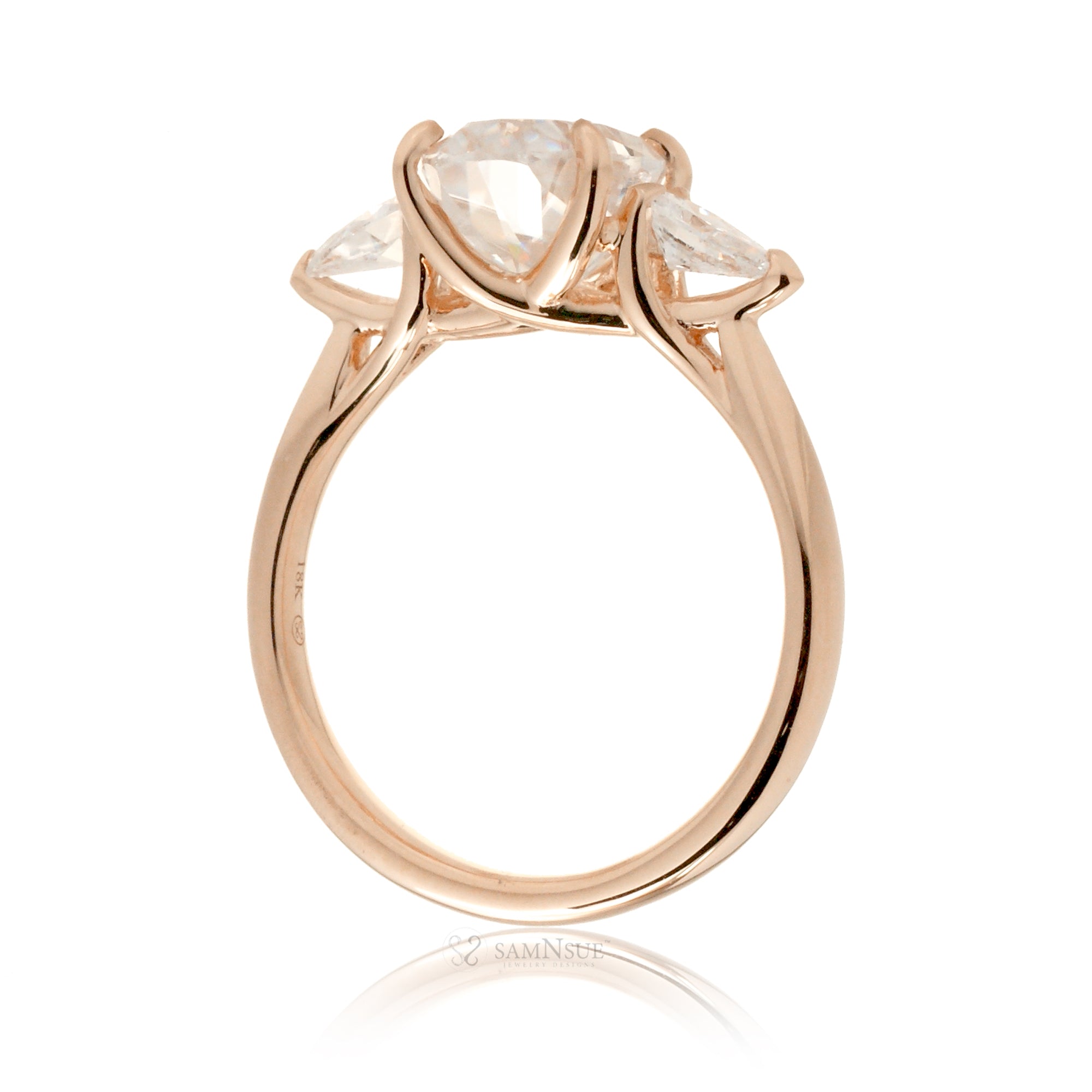 The Iris Oval Diamond Ring (Lab-grown)
