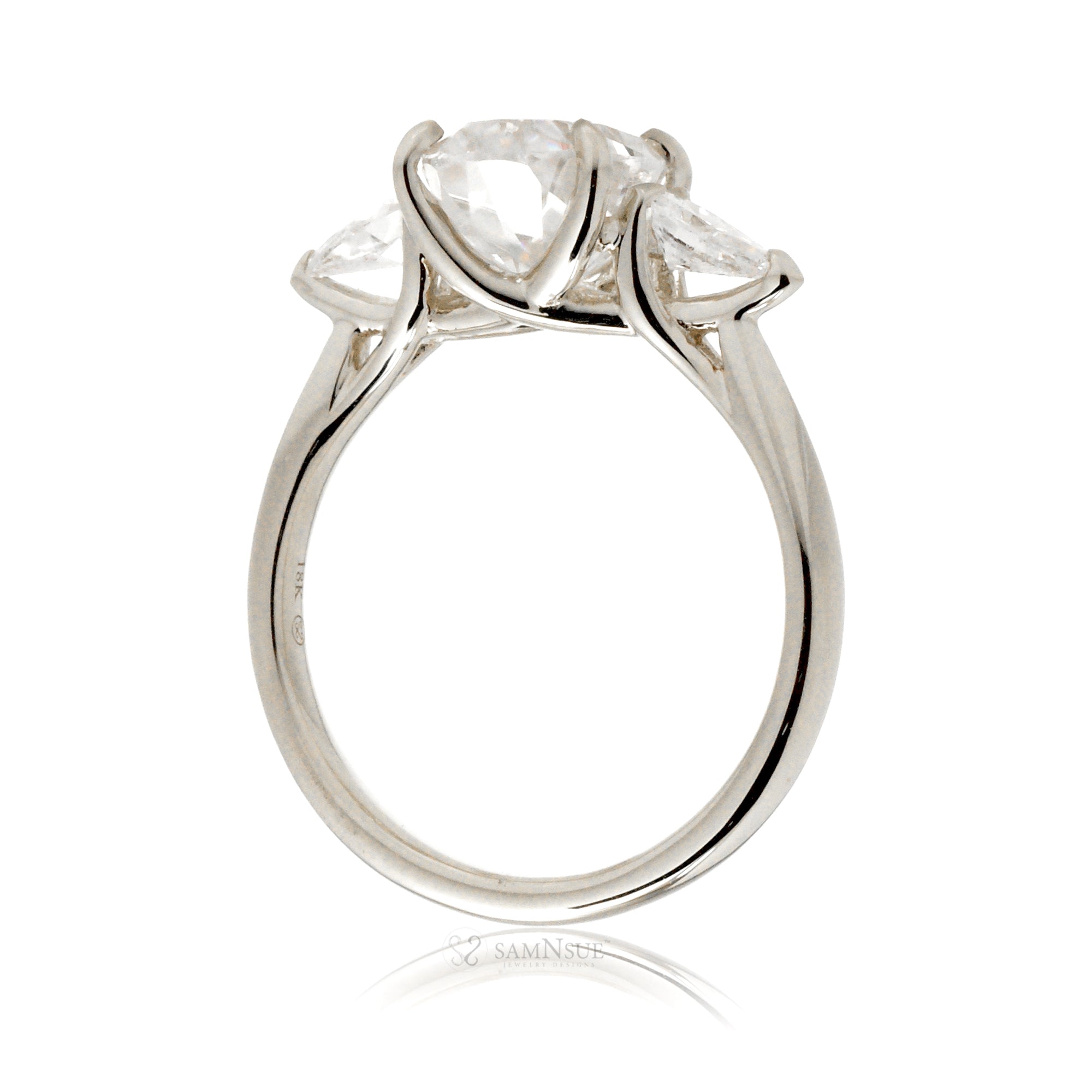 The Iris Oval Diamond Ring (Lab-grown)