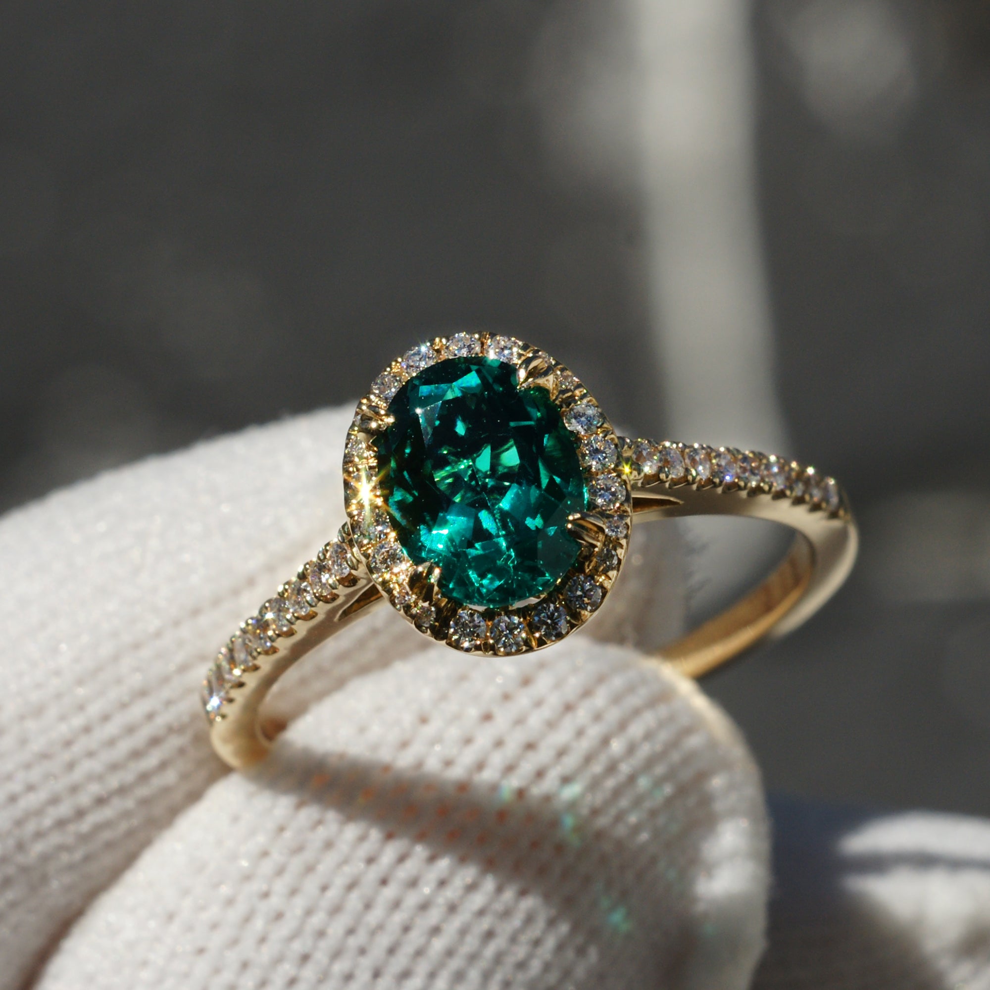 Oval Emerald Signature Ring 18k Yellow Gold 8x6mm