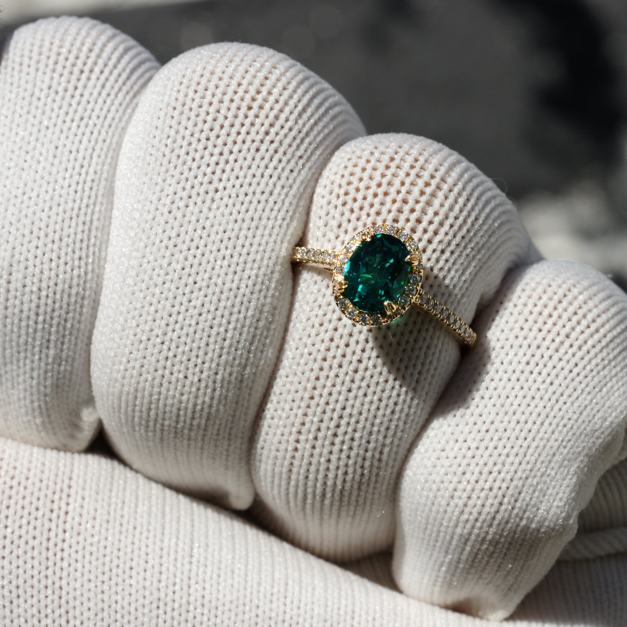 Oval Emerald Signature Ring 18k Yellow Gold 8x6mm
