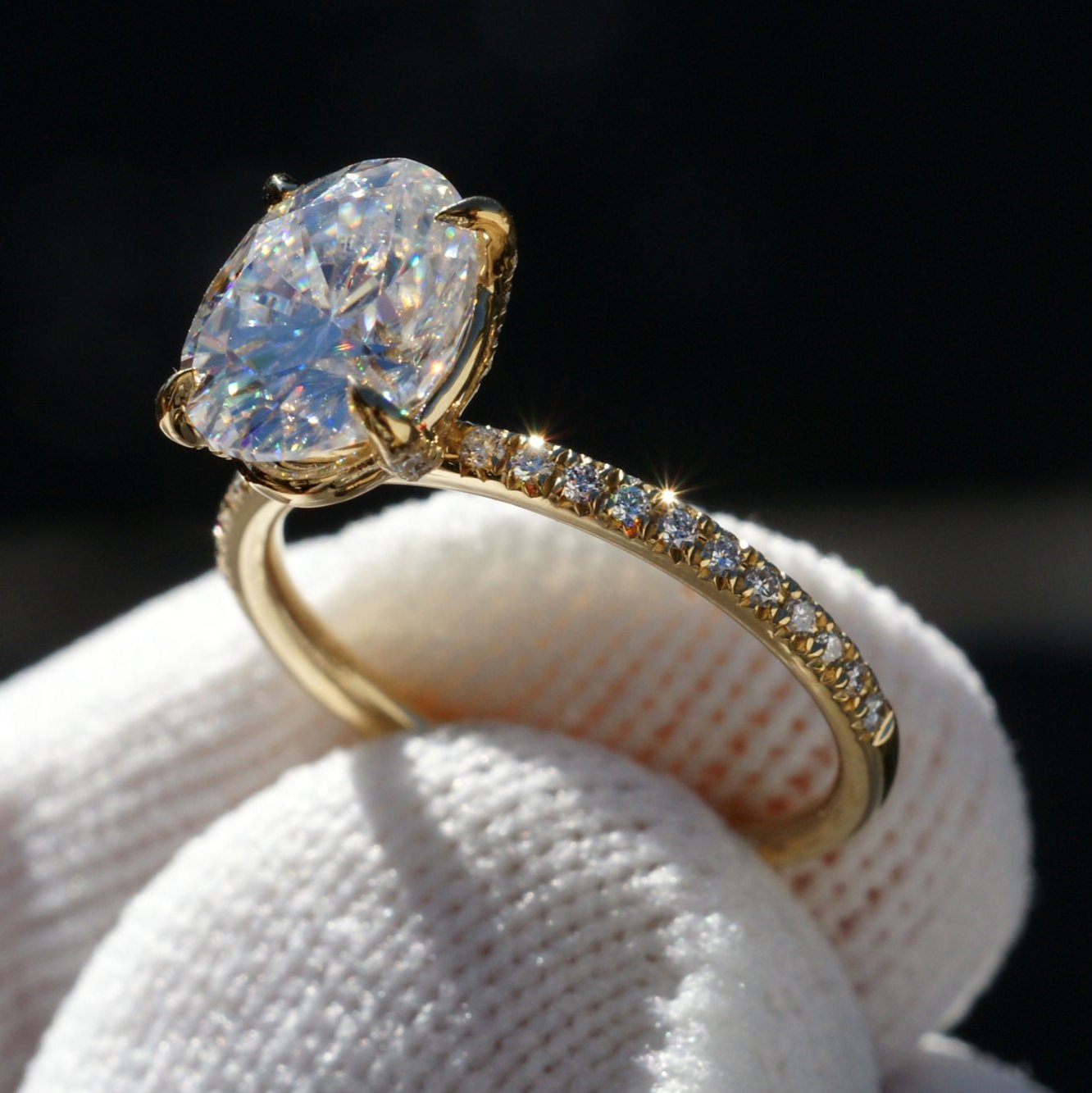The Ava Oval Moissanite 9x7mm 18k Yellow Gold
