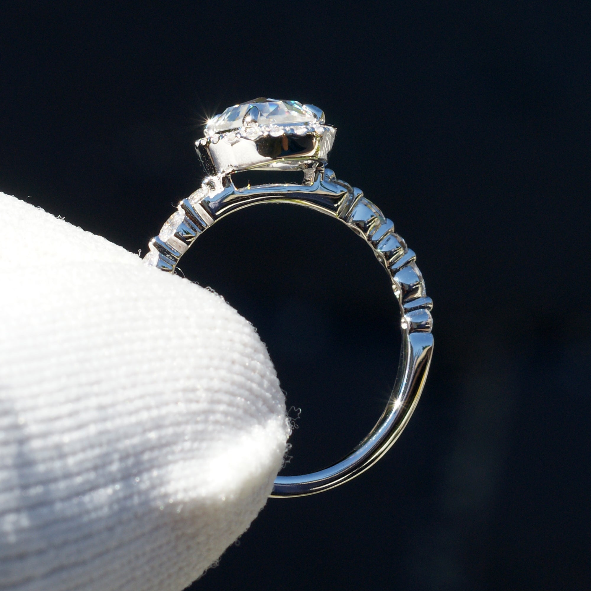 The Nora Oval Moissanite Ring 18k White Gold 8x6mm