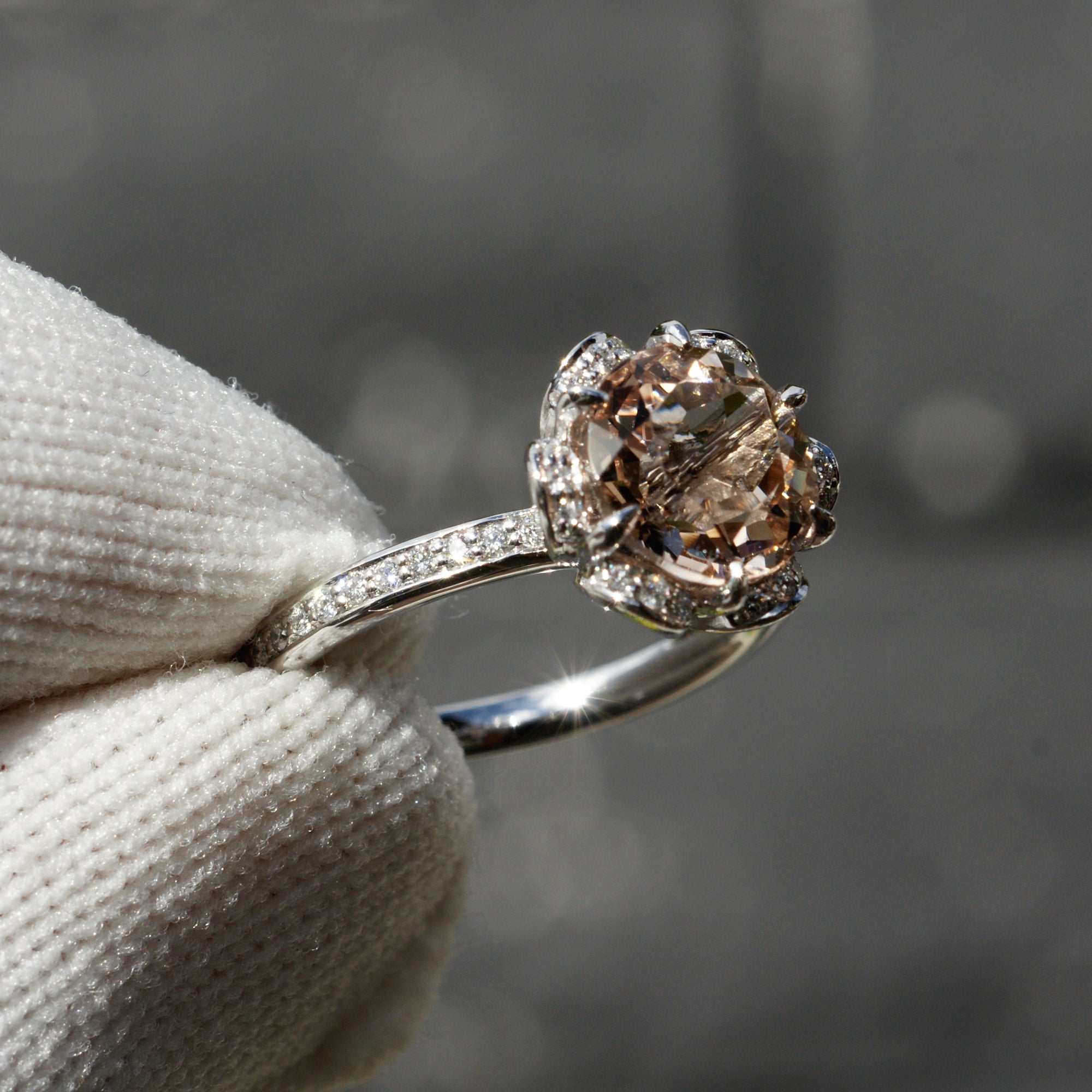 The Anemone Round Morganite Ring 8mm Platinum