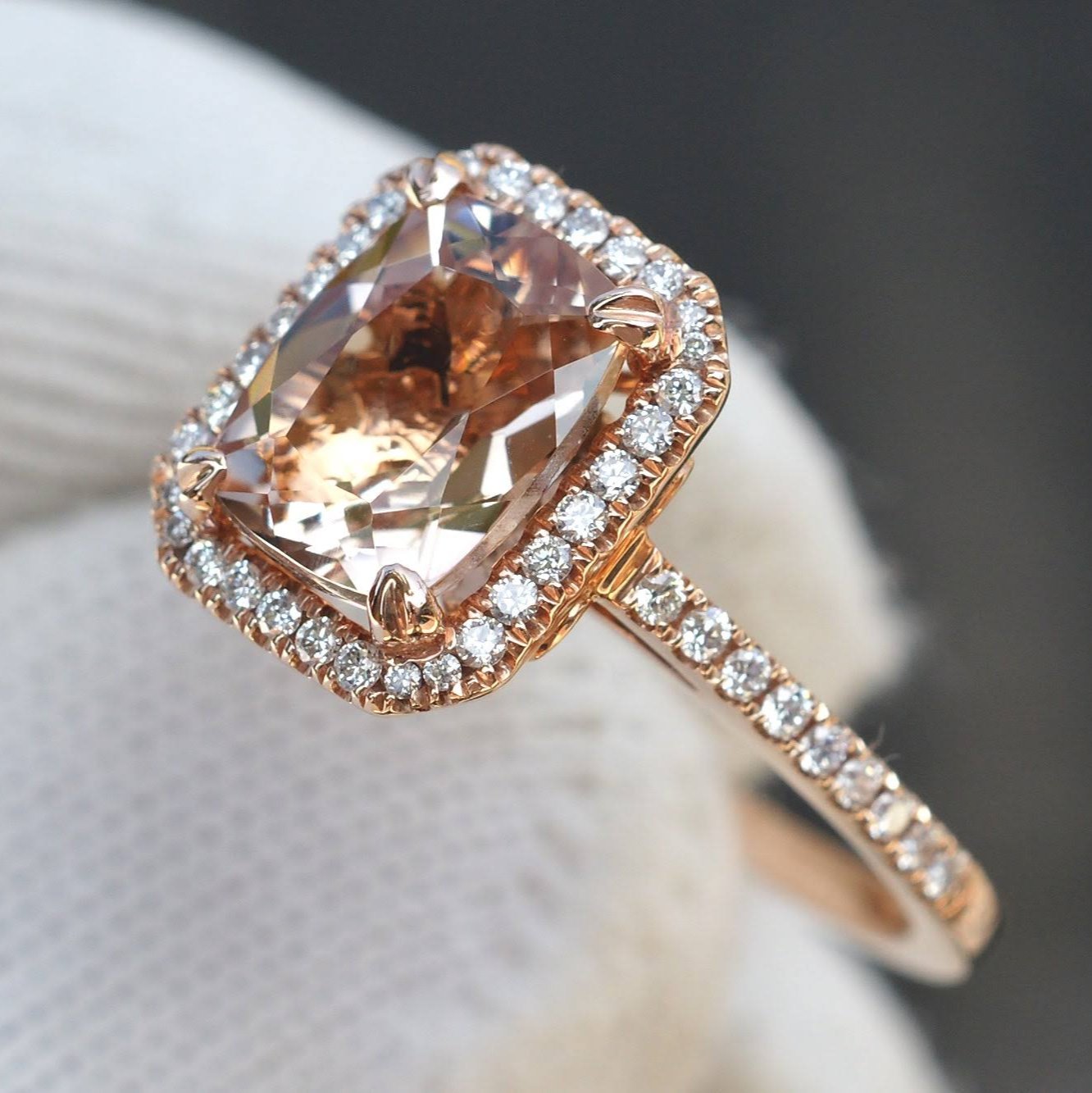 The Signature Cushion Morganite 9x7mm 14k rose Gold
