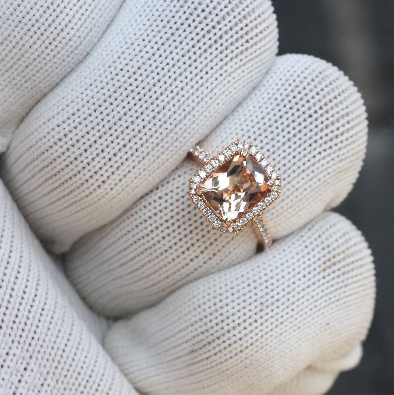 The Signature Cushion Morganite 9x7mm 14k rose Gold