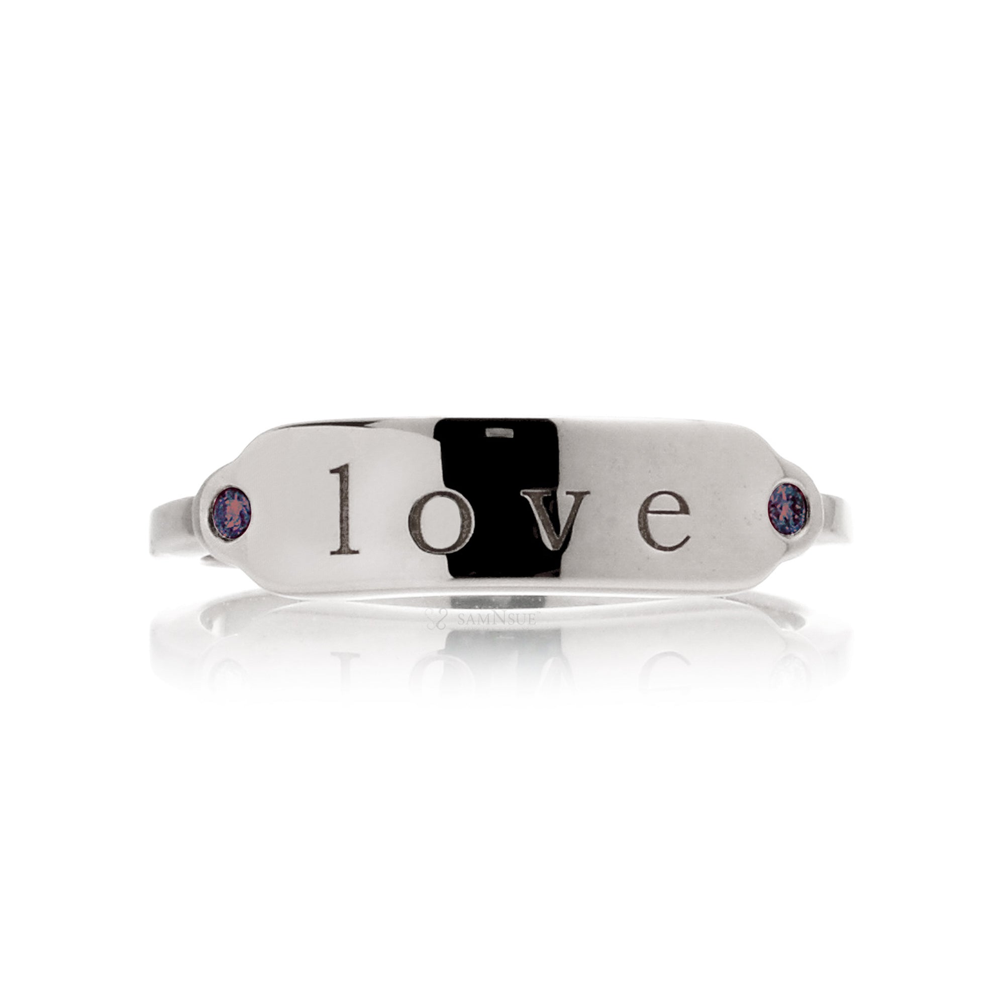 Signet engravable ring with alexandrite on white gold