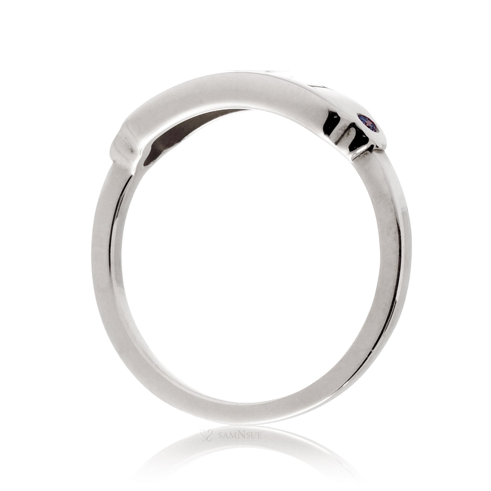 Signet engravable ring with alexandrite on white gold