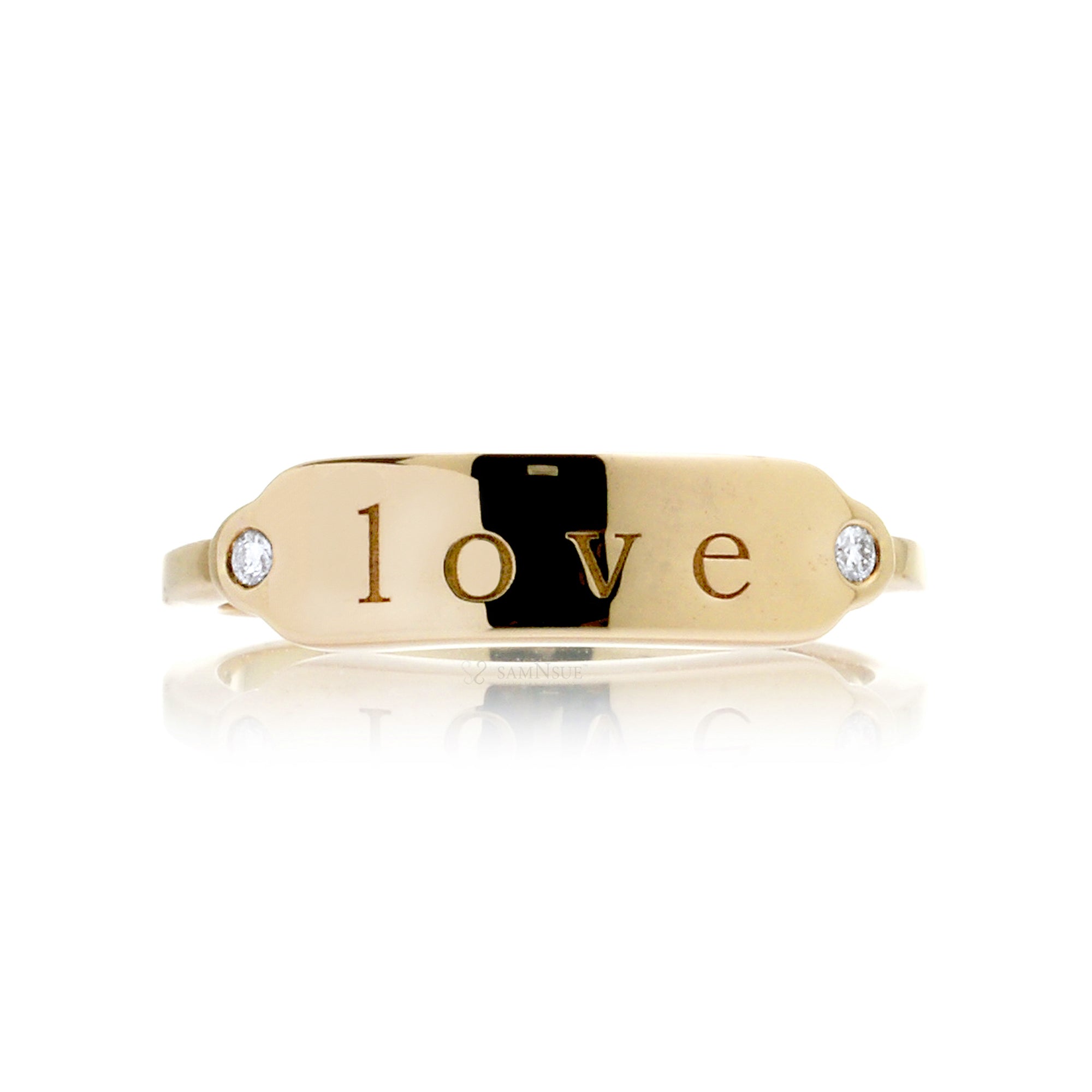 Signet engravable ring with diamond on yellow gold