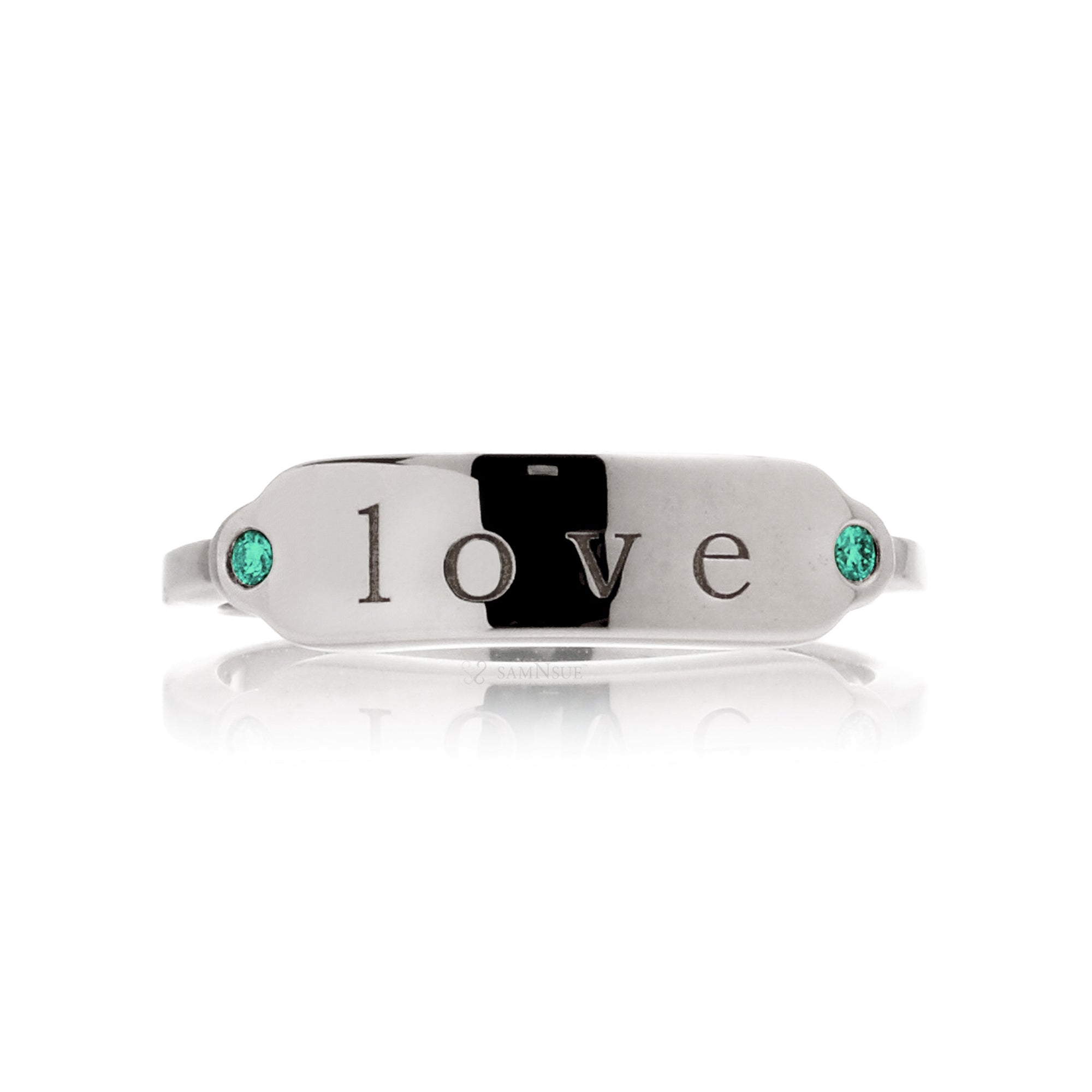 Signet engravable ring with emerald on white gold