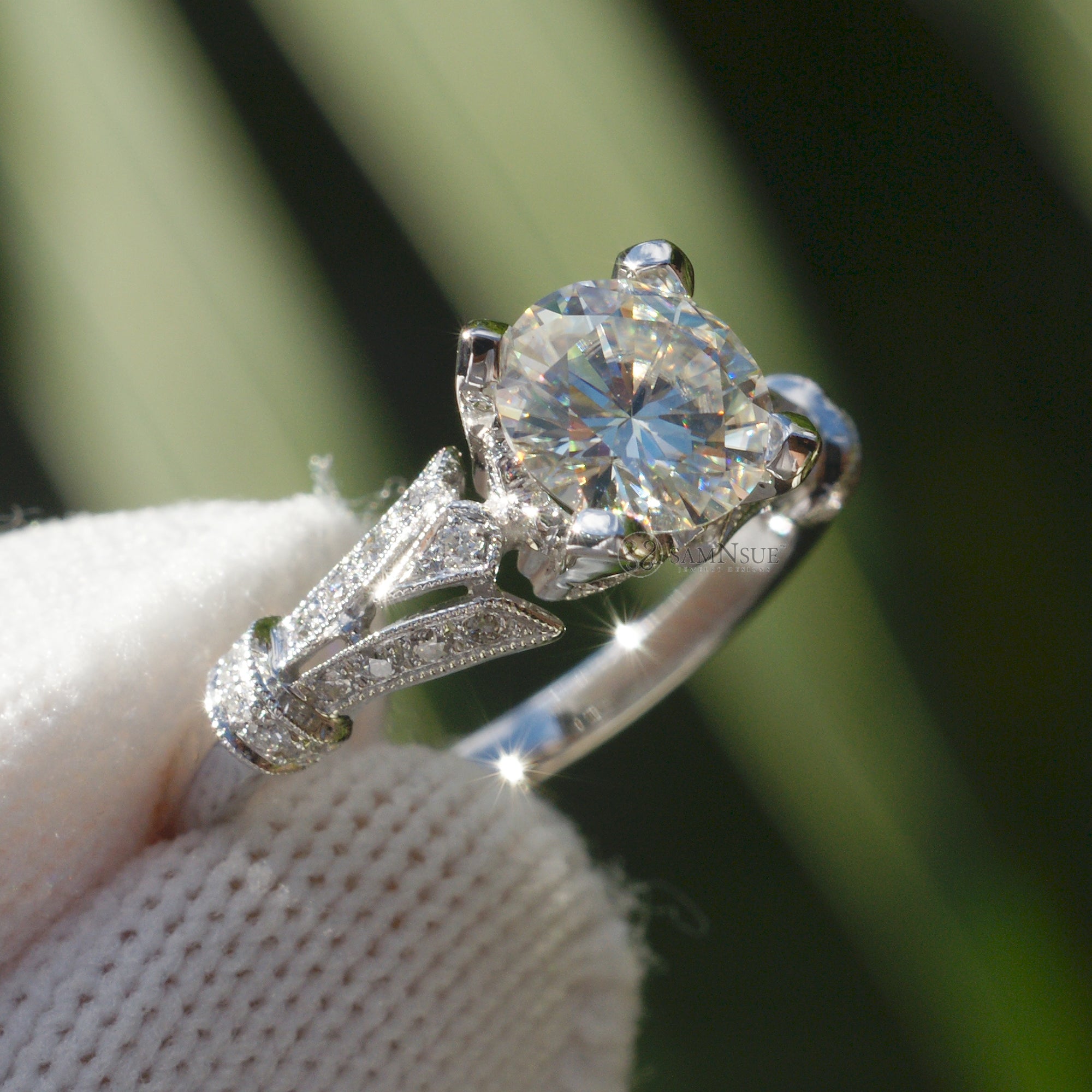The Hazel Round Moissanite Ring (7mm)