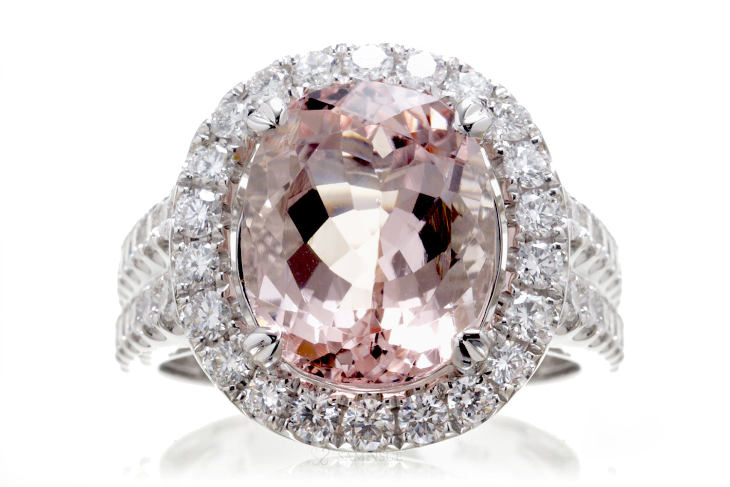 Spectacular Woman Pink Morganite Ring | The Lydia Oval