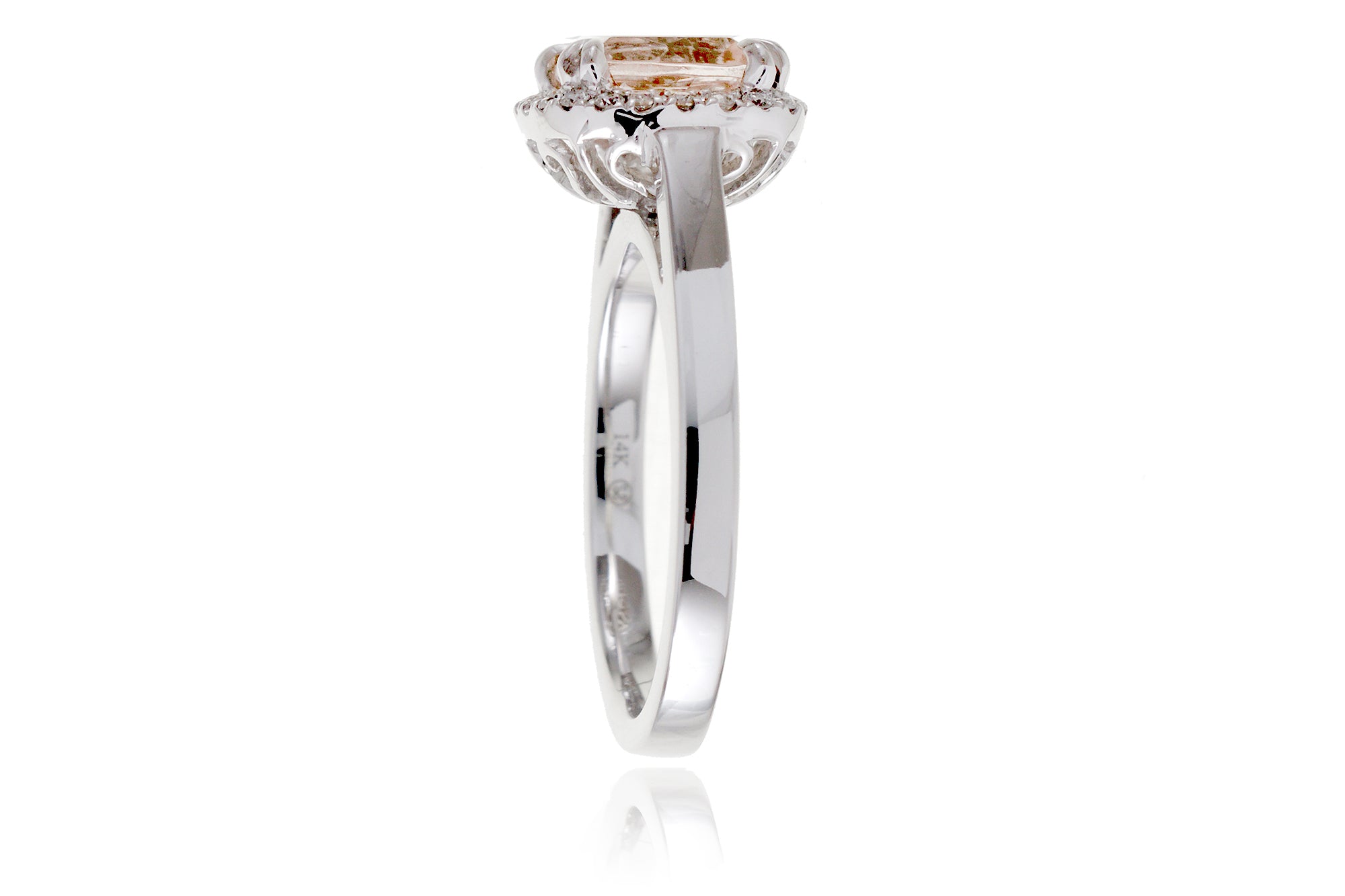 The Signature Cushion Morganite (7x7mm)