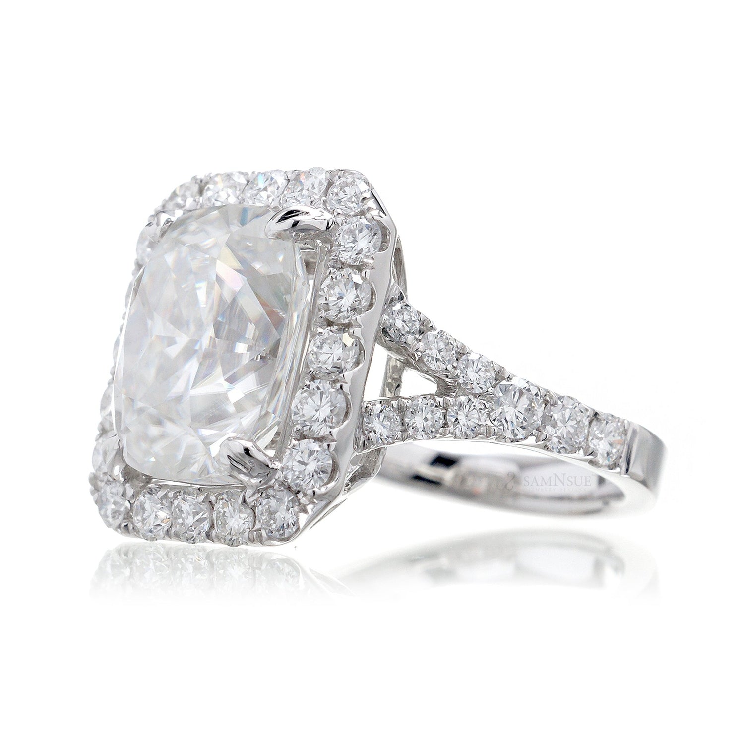 The Meghan Cushion Moissanite