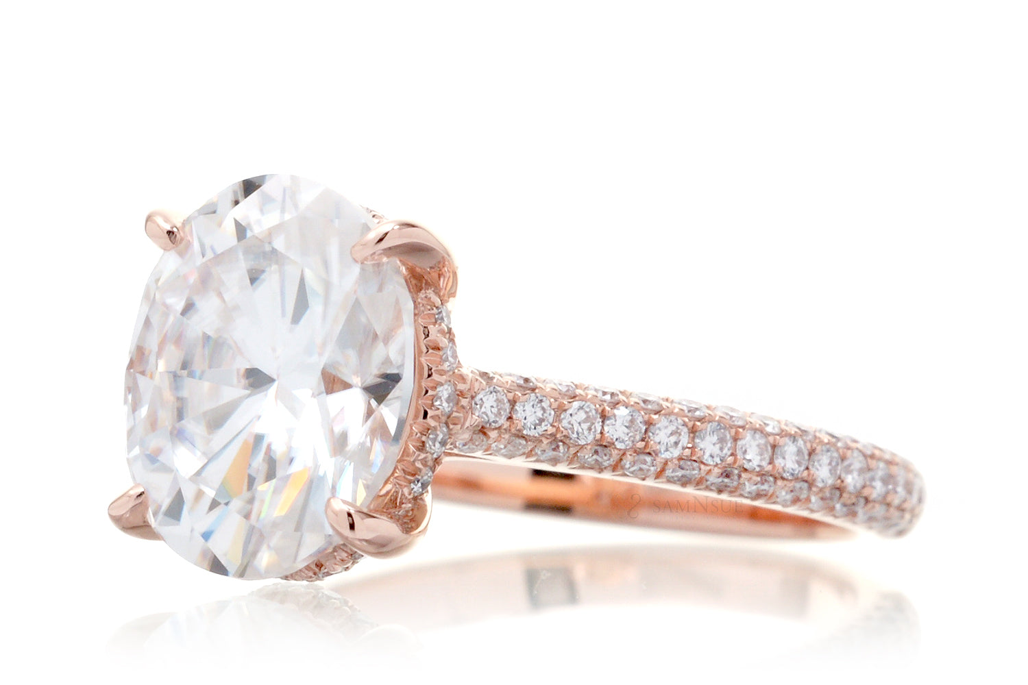 The Starlight Oval Moissanite