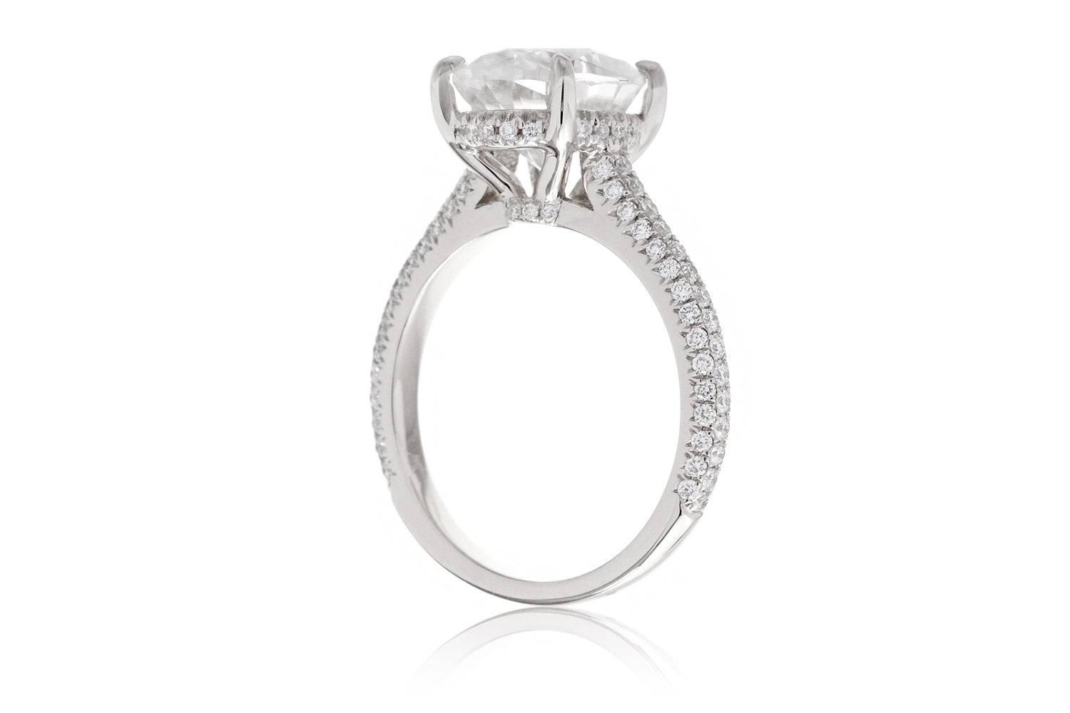 The Starlight Oval Moissanite
