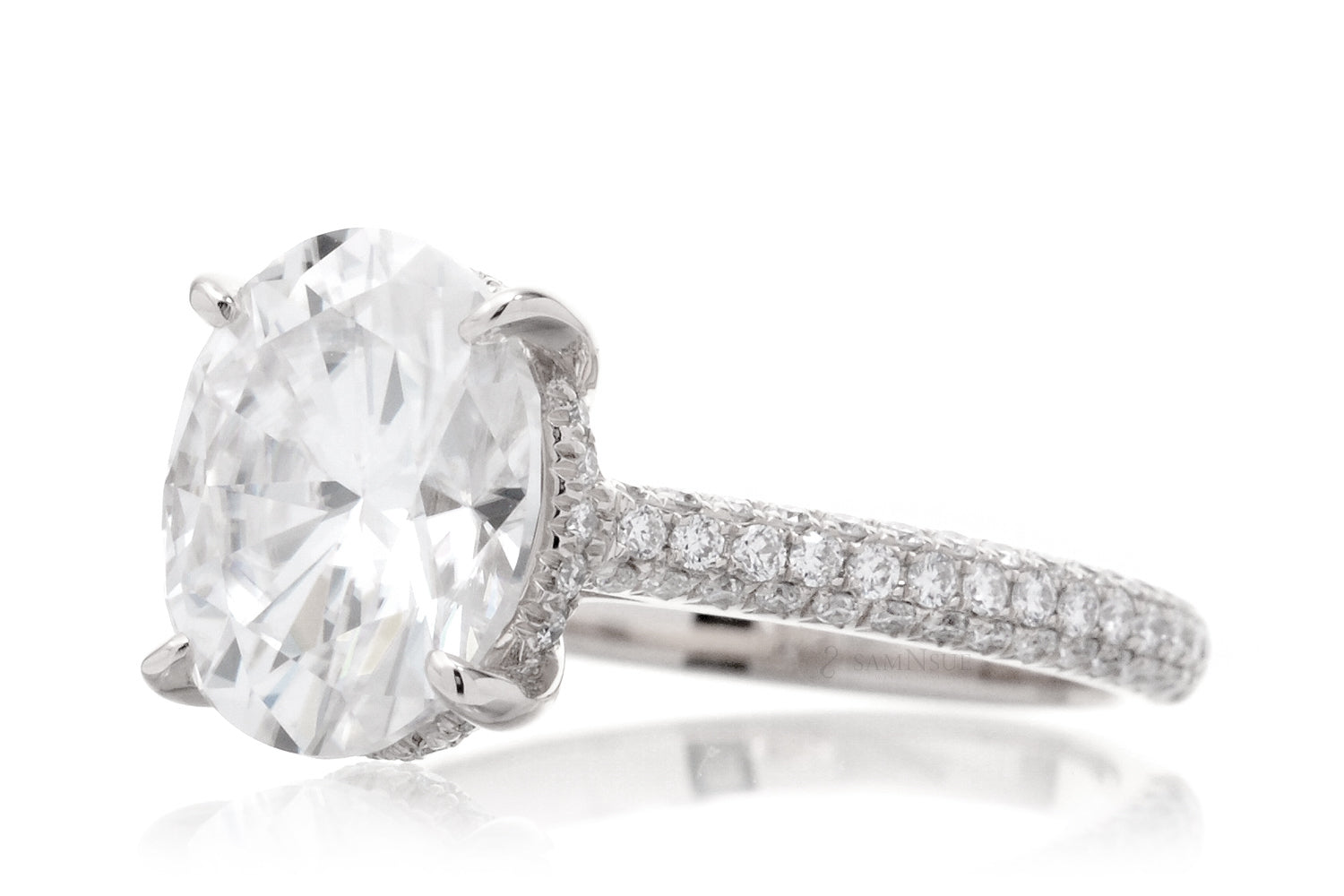 The Starlight Oval Moissanite