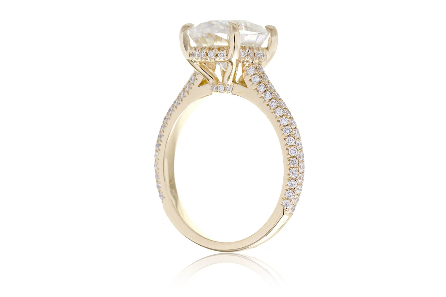 The Starlight Oval Moissanite