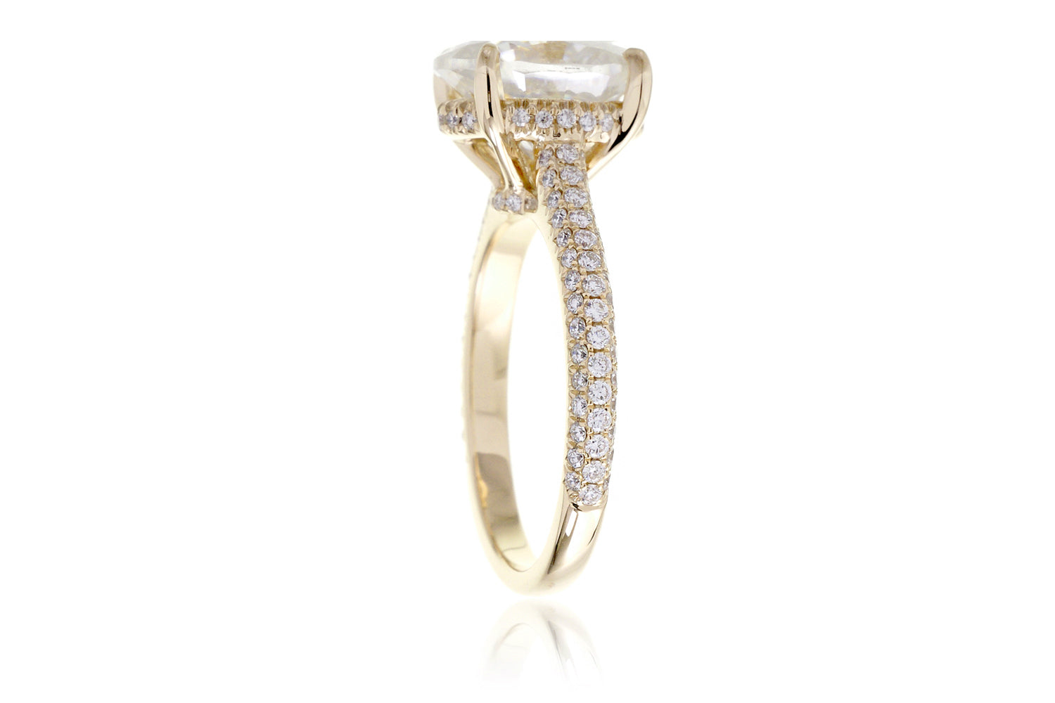 The Starlight Oval Moissanite