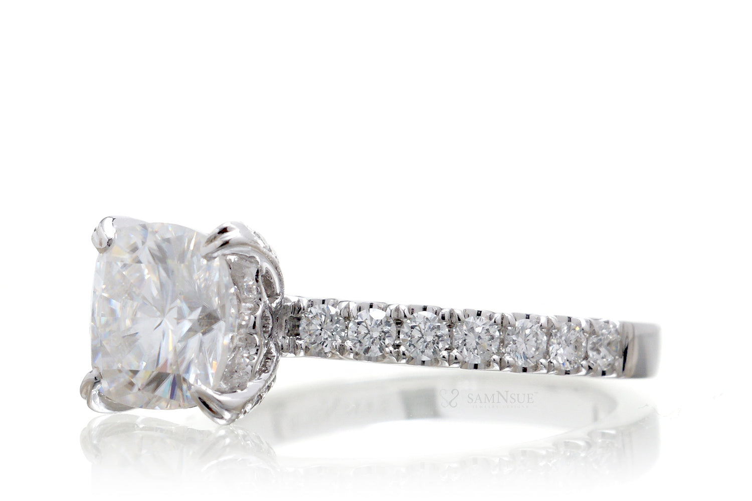 The Leila Oval Moissanite