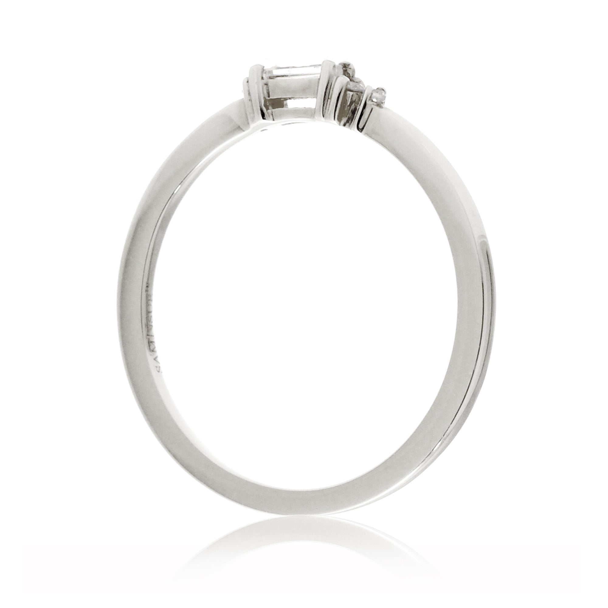 The Agnès Minimalist Diamond Band