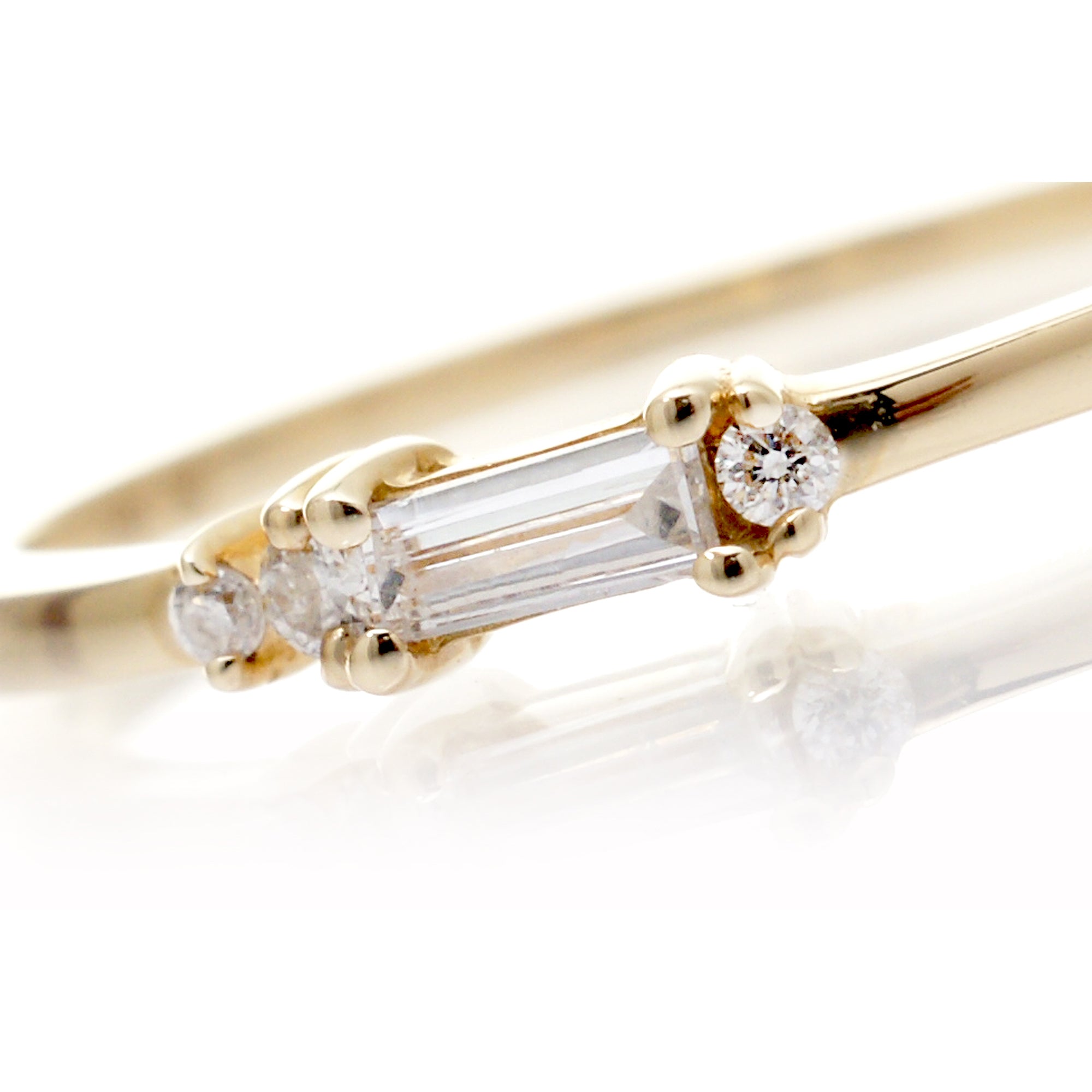 The Agnès Minimalist Diamond Band