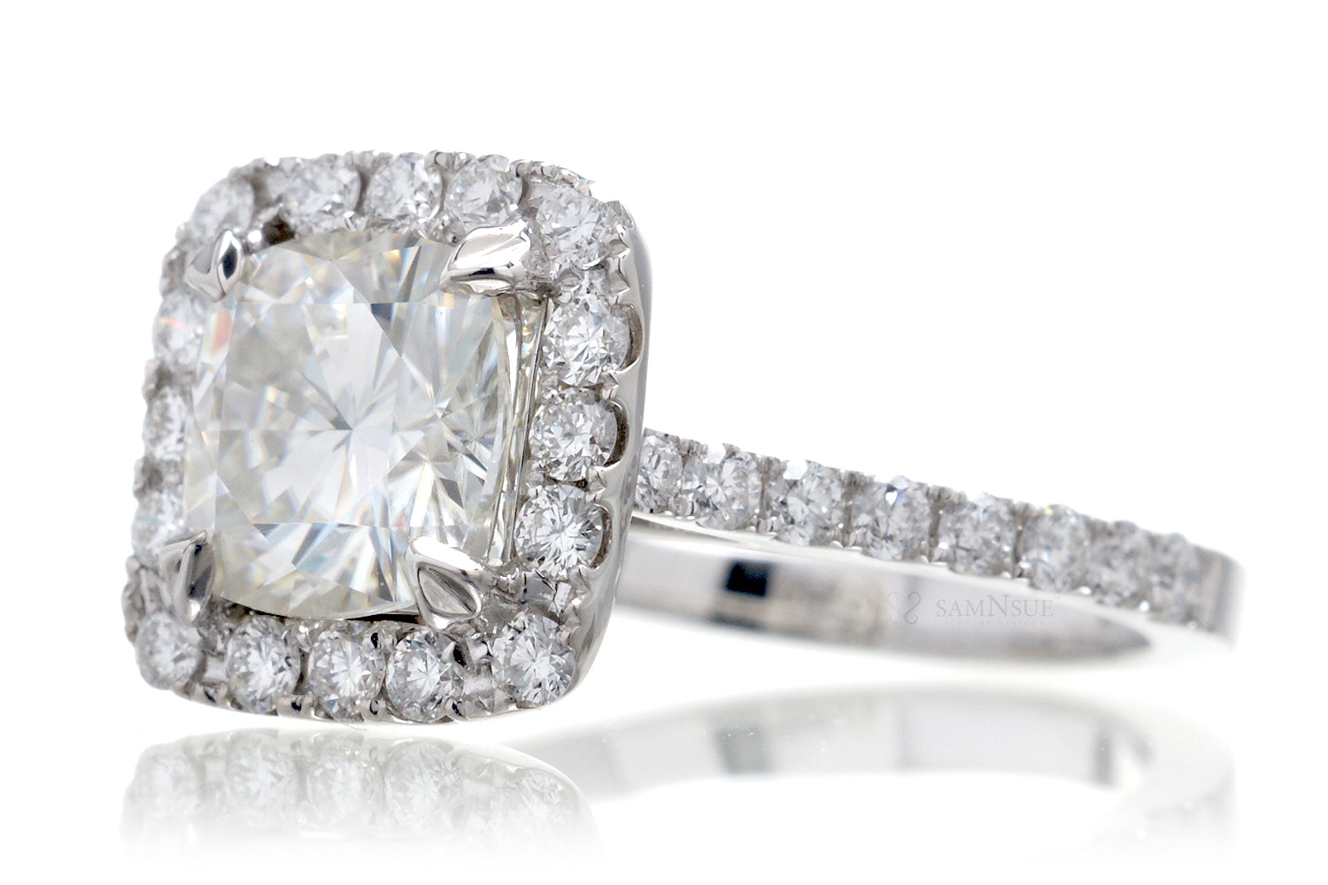 The Aurora Cushion Moissanite (7x7)