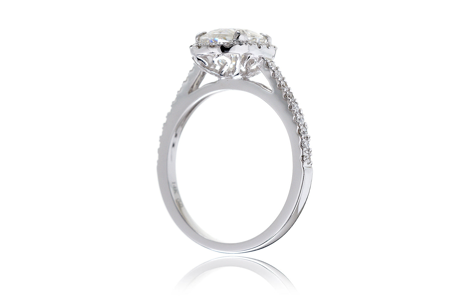 The Signature Oval Moissanite