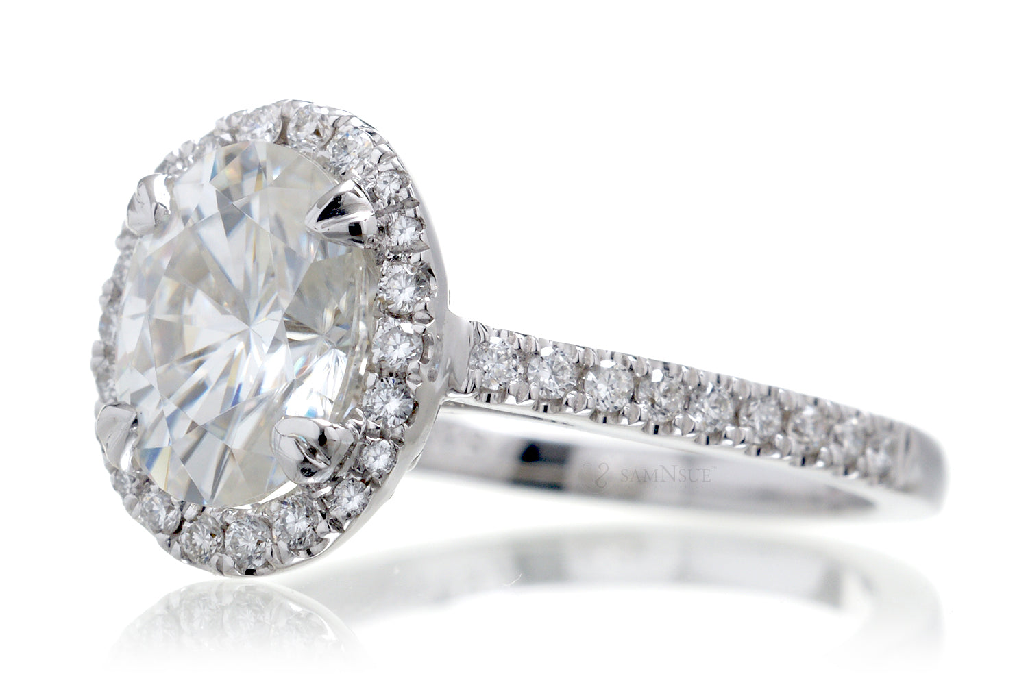 The Signature Oval Moissanite