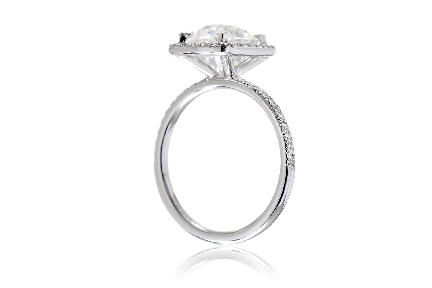 The Caitlin Oval Moissanite